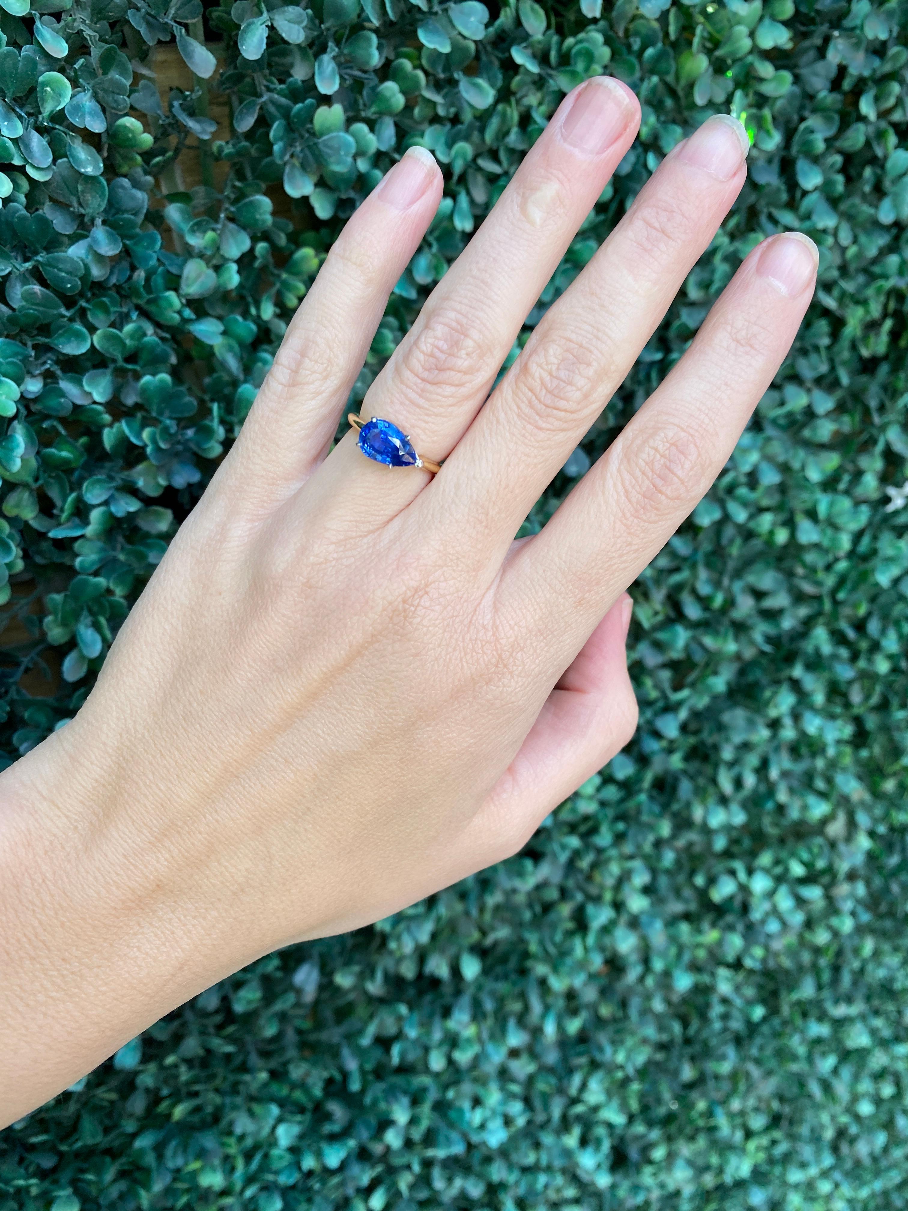 Bague en or jaune 18 carats et platine avec saphir bleu naturel en forme de poire de 3,05 carats en vente 7
