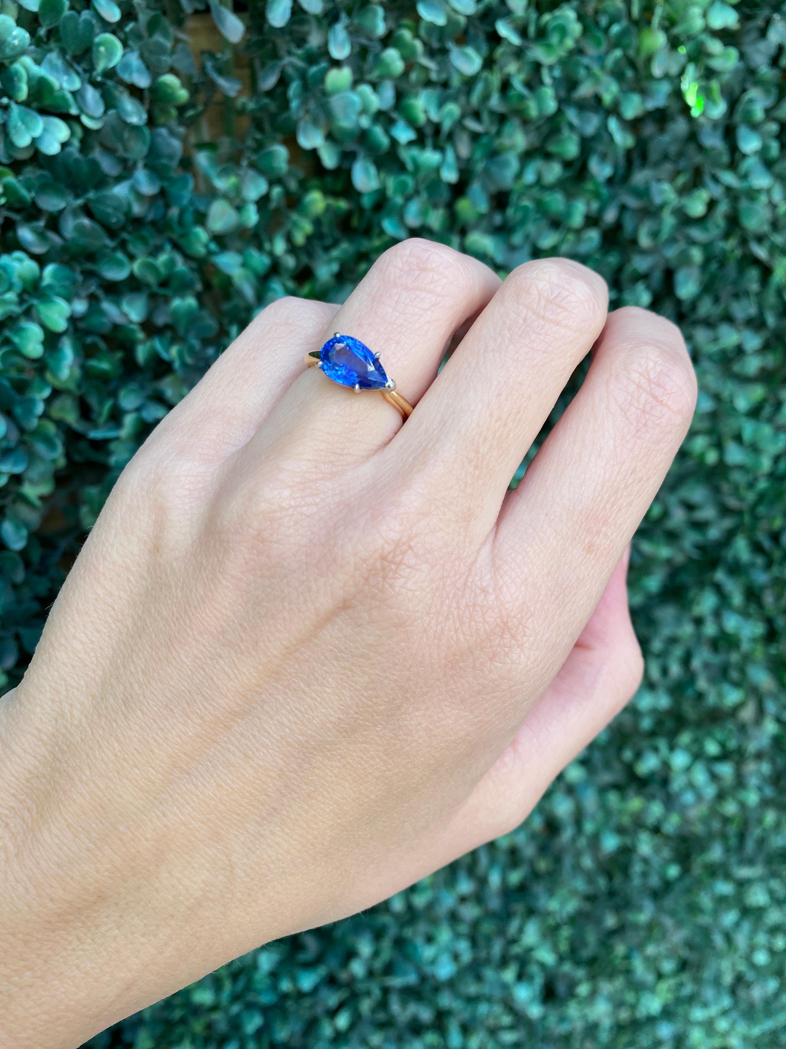 Bague en or jaune 18 carats et platine avec saphir bleu naturel en forme de poire de 3,05 carats en vente 8