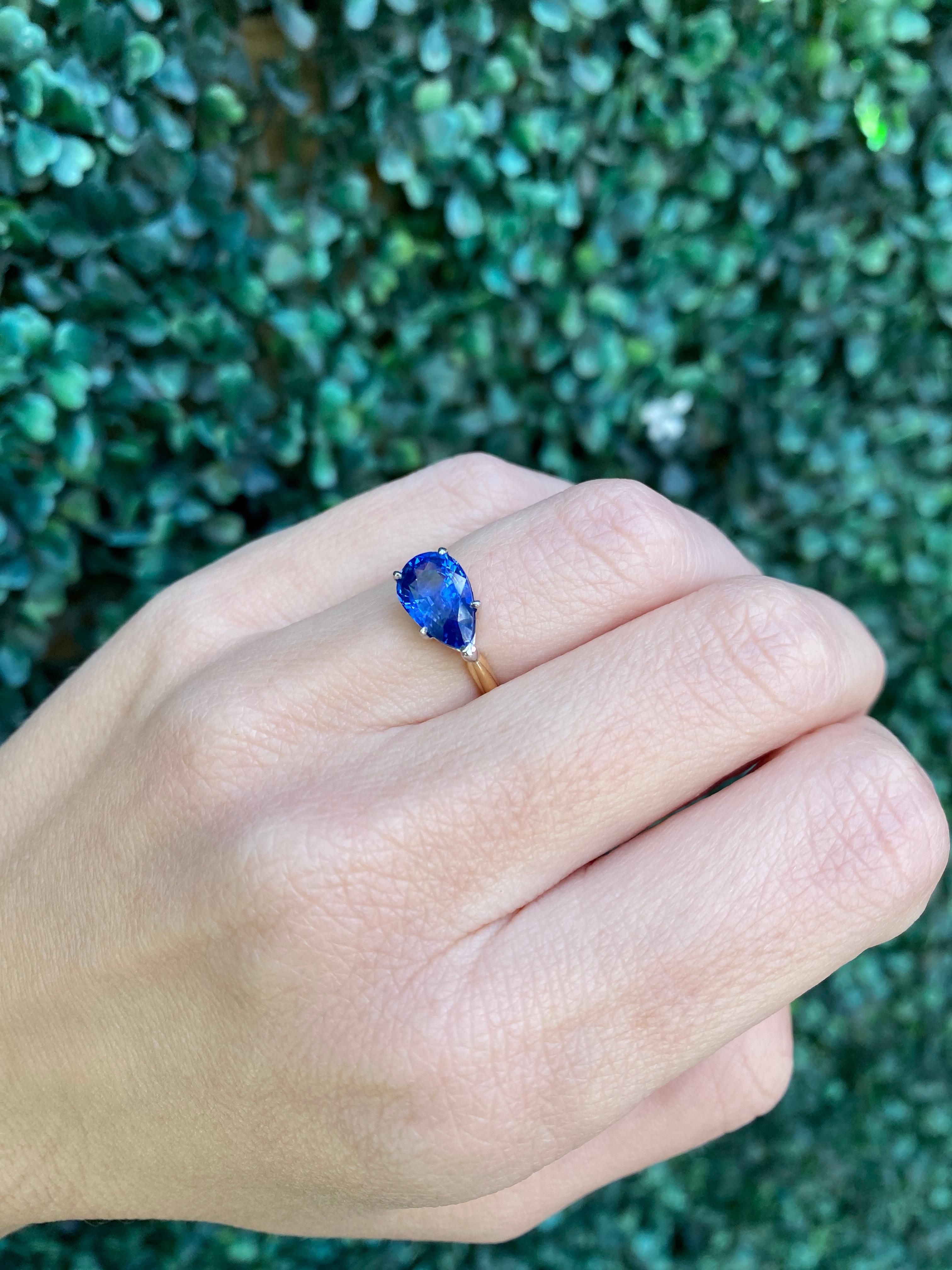 Bague en or jaune 18 carats et platine avec saphir bleu naturel en forme de poire de 3,05 carats en vente 11