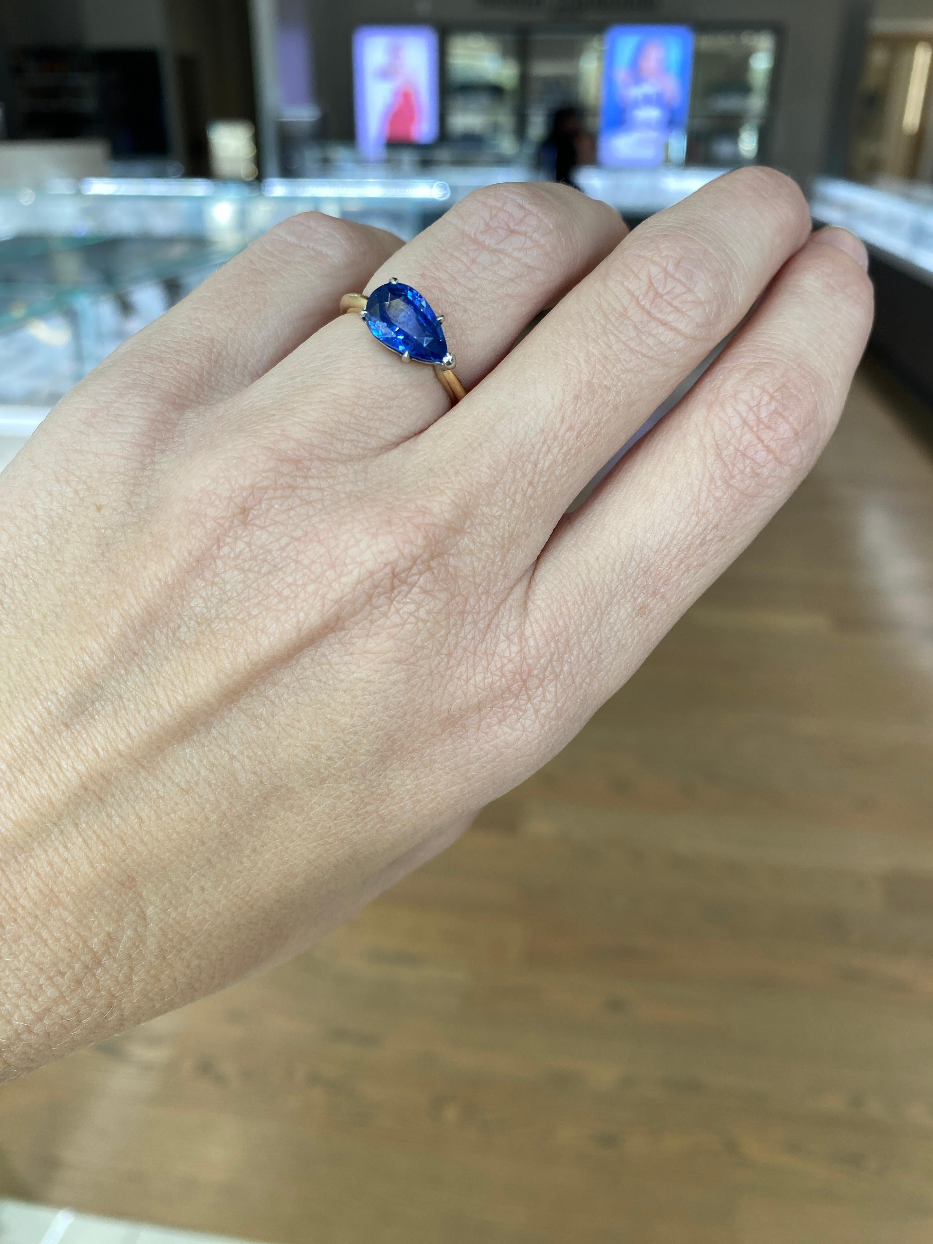 Bague en or jaune 18 carats et platine avec saphir bleu naturel en forme de poire de 3,05 carats en vente 4
