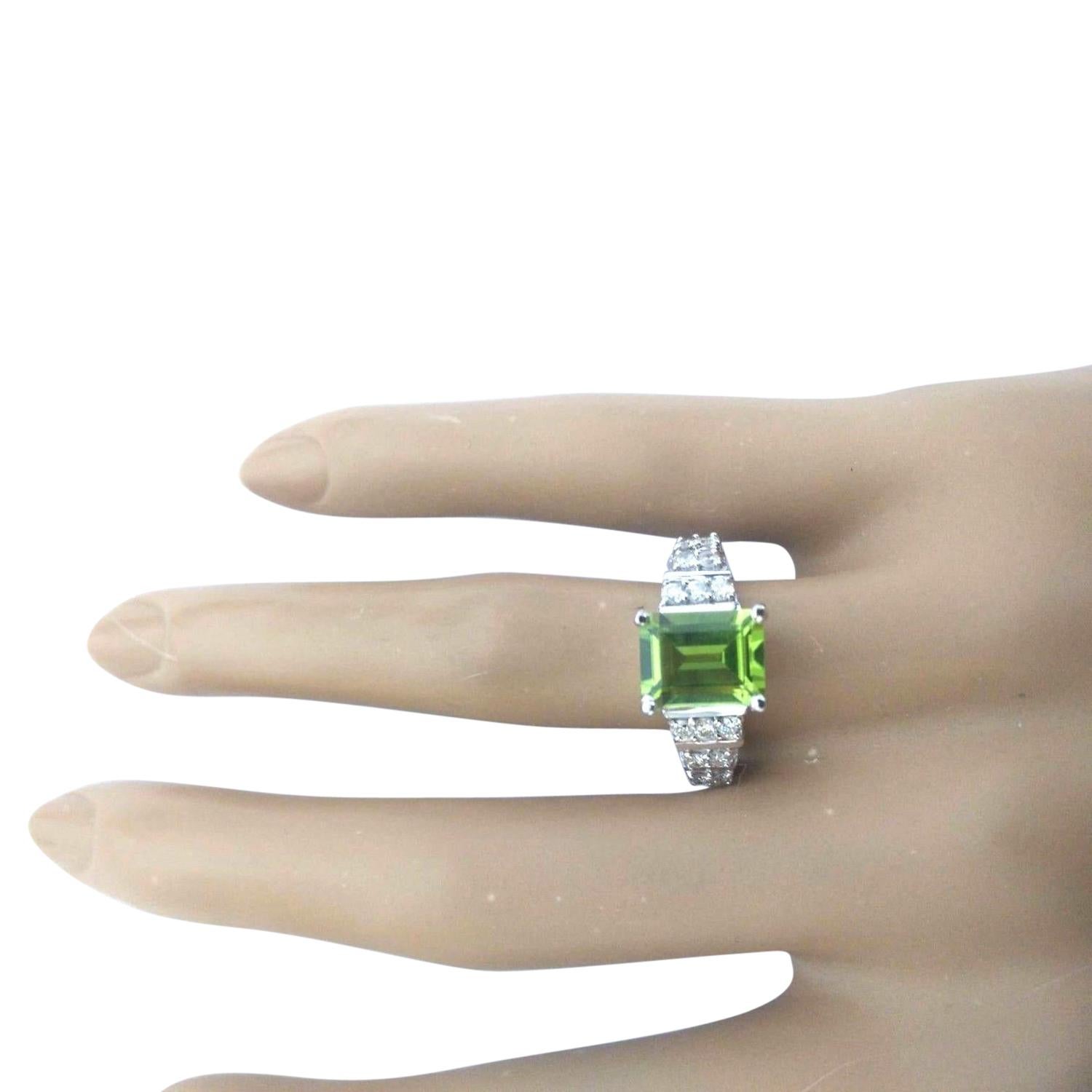 Schillernder natürlicher Peridot-Diamantring aus 14 Karat massivem Weißgold im Zustand „Neu“ im Angebot in Manhattan Beach, CA