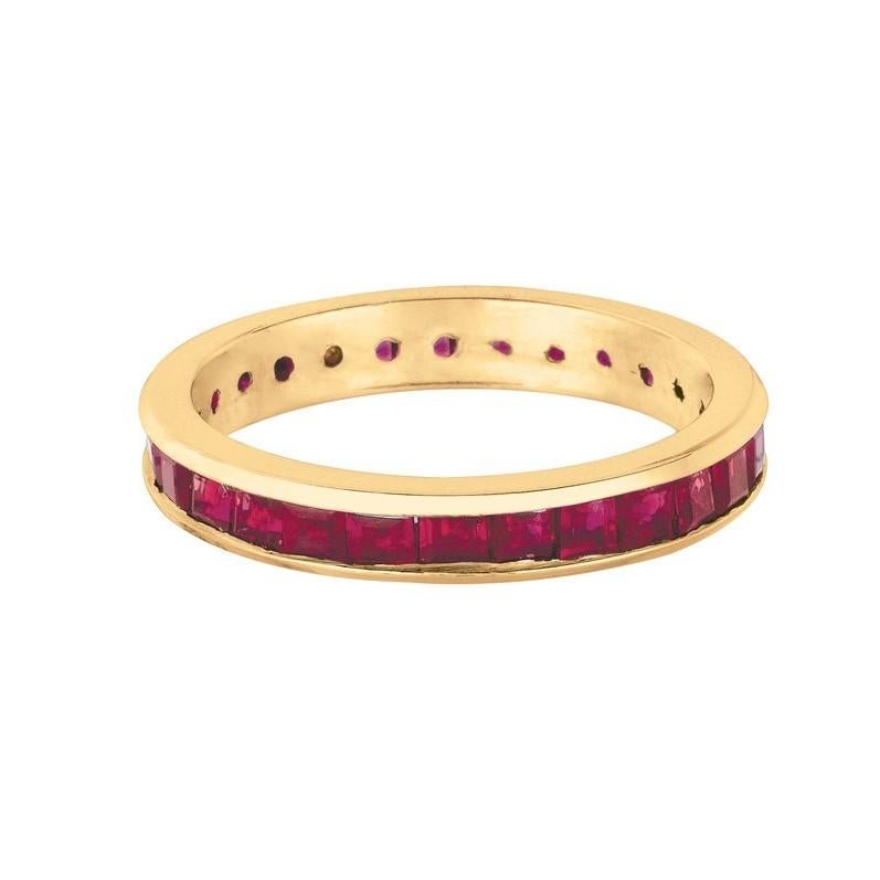 Contemporary 3.05 Carat Natural Princess Cut Ruby Eternity Band Ring 14 Karat Yellow Gold For Sale
