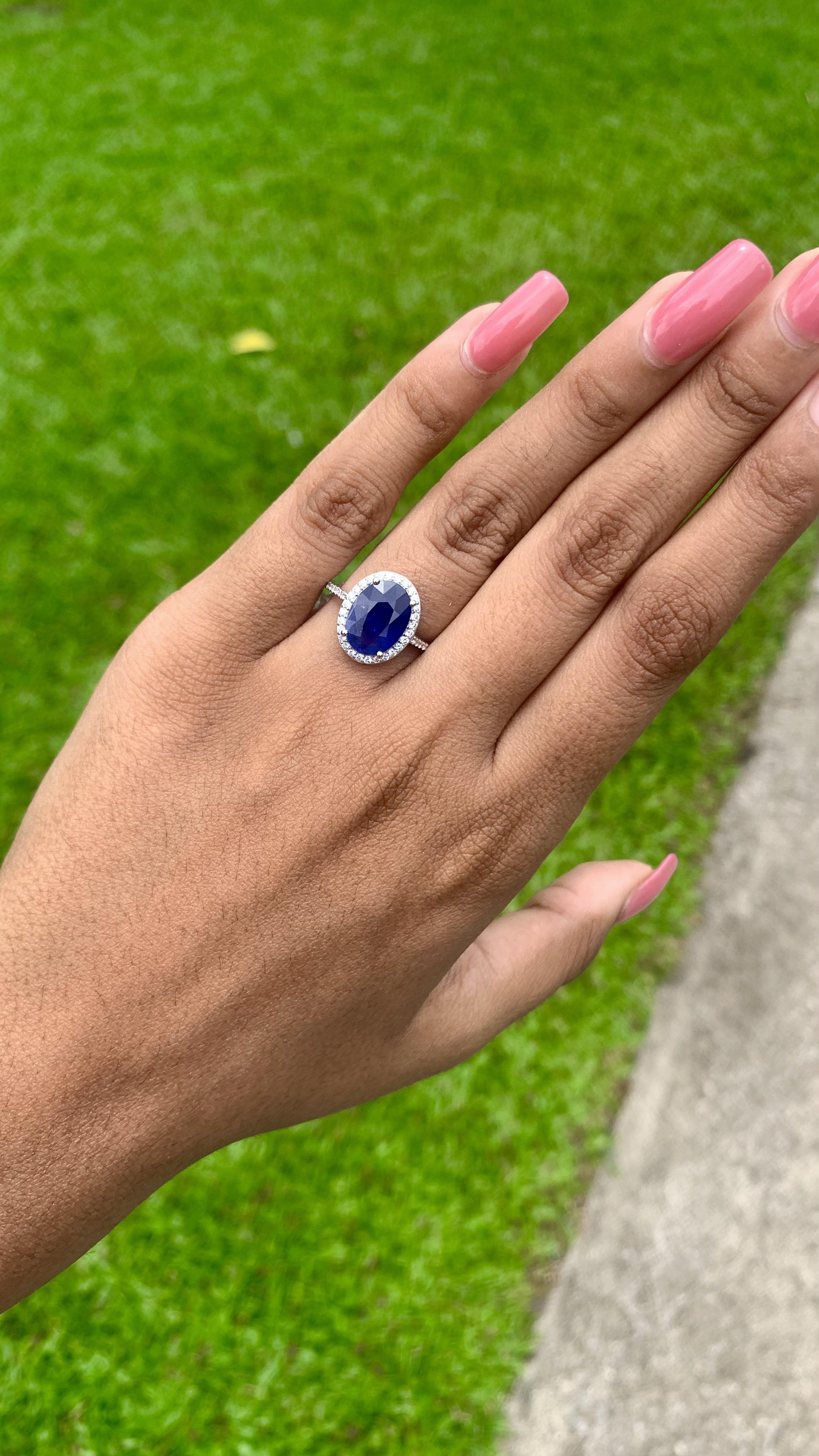 3.05 Carat Ceylon Royal Blue Sapphire & Diamond Ring in 18K White Gold In New Condition In Bangkok, TH