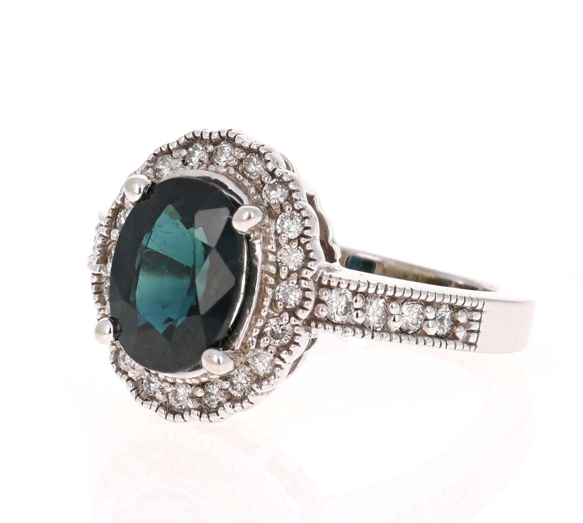 Wunderschöner Ring mit 3,05 Karat Vintage Saphir und Diamant, der auch als einzigartiger Verlobungsring getragen werden kann!  

Der tiefblaue Saphir im Ovalschliff wiegt 2,67 Karat und ist von 28 Diamanten im Rundschliff umgeben, die 0,38 Karat