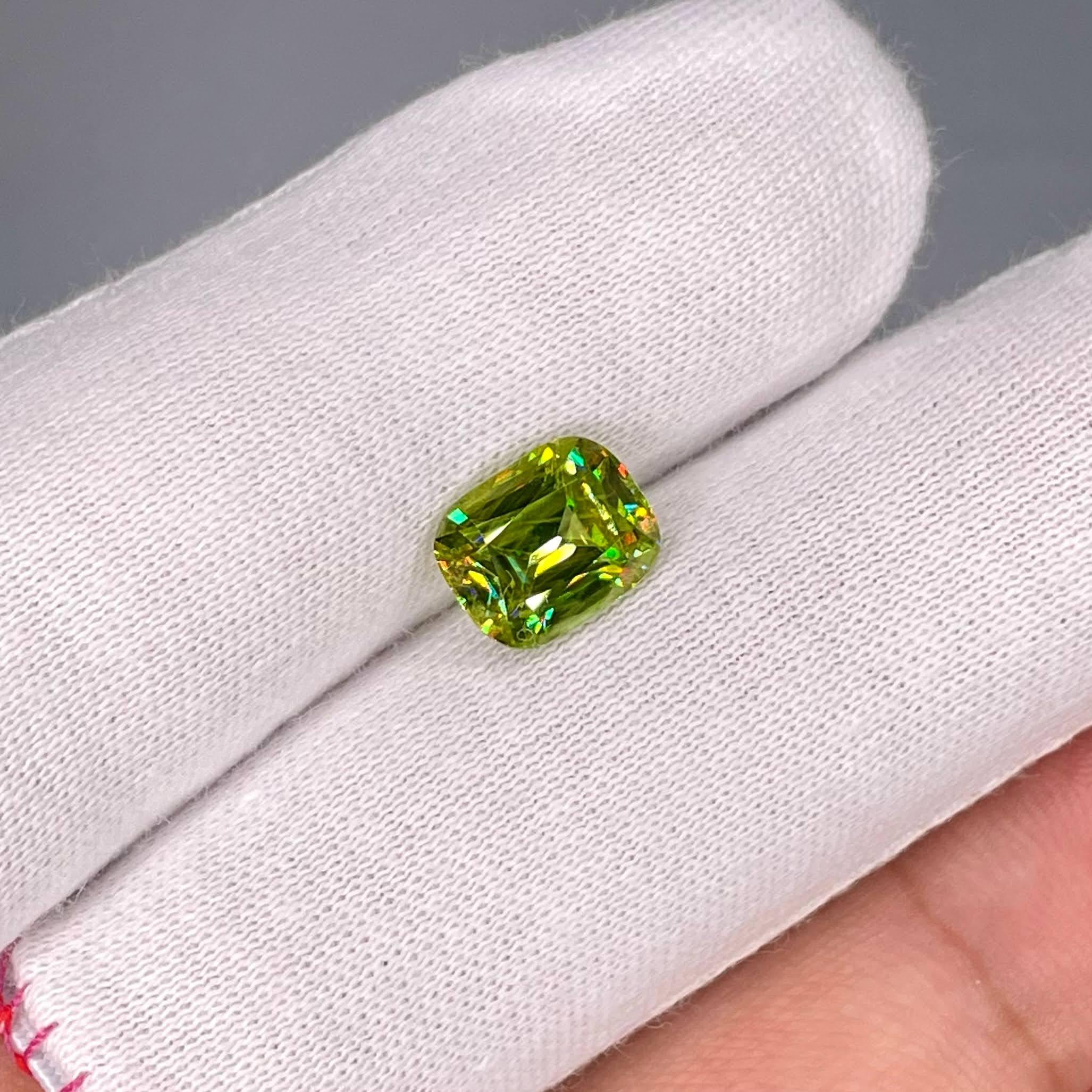 3.05 Carats Green Sphene Stone Cushion Cut Natural Madagascar's Gemstone In New Condition For Sale In Bangkok, TH