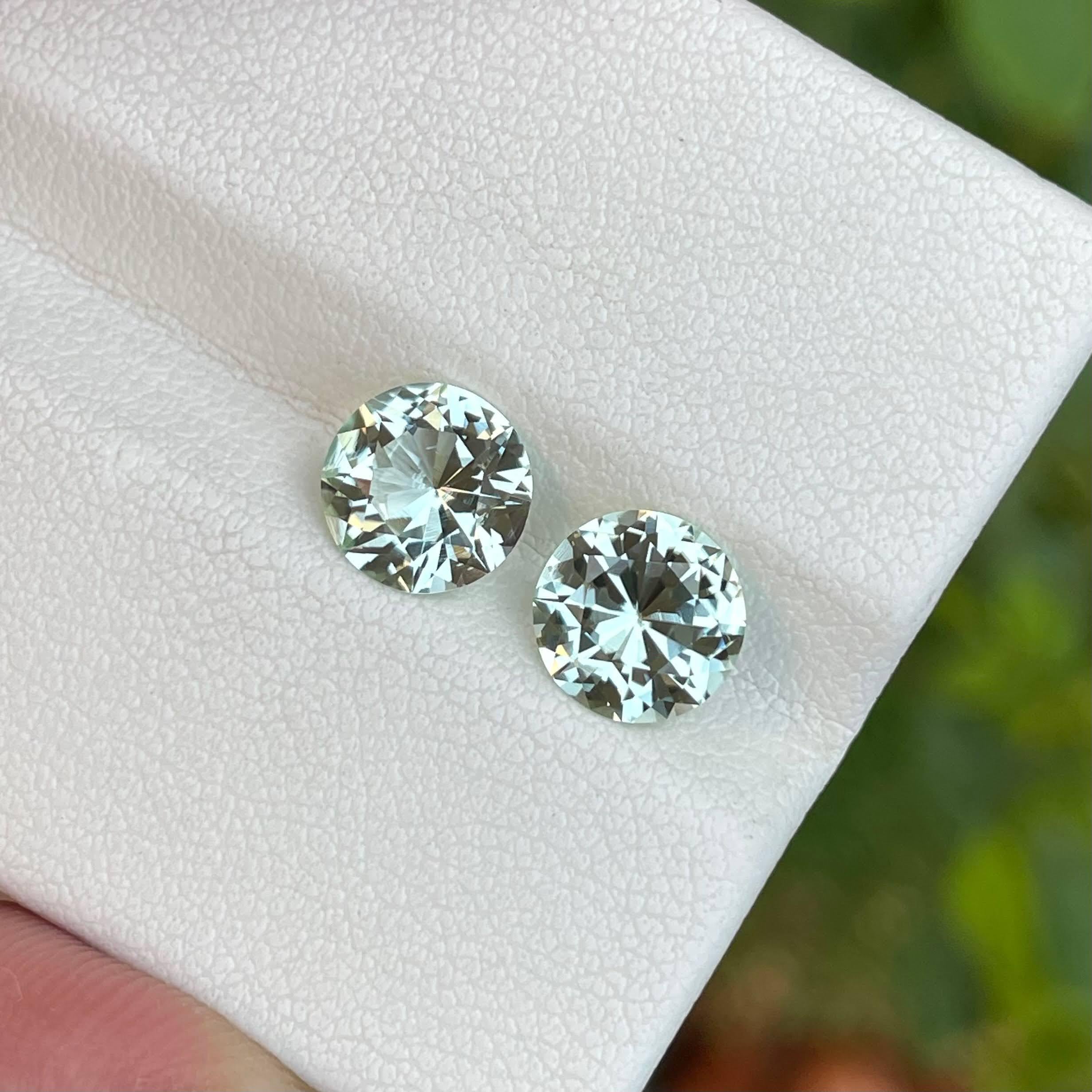 Poids 3,05 carats 
Dimensions 7,7x7,65x4,8 mm
Origine Afghanistan 
Traitement aucun 
Loupe de clarté propre 
Forme ronde 
Taille ronde brillante 



Cette paire exquise de pierres précieuses en tourmaline afghane, d'une taille remarquable de 3,05