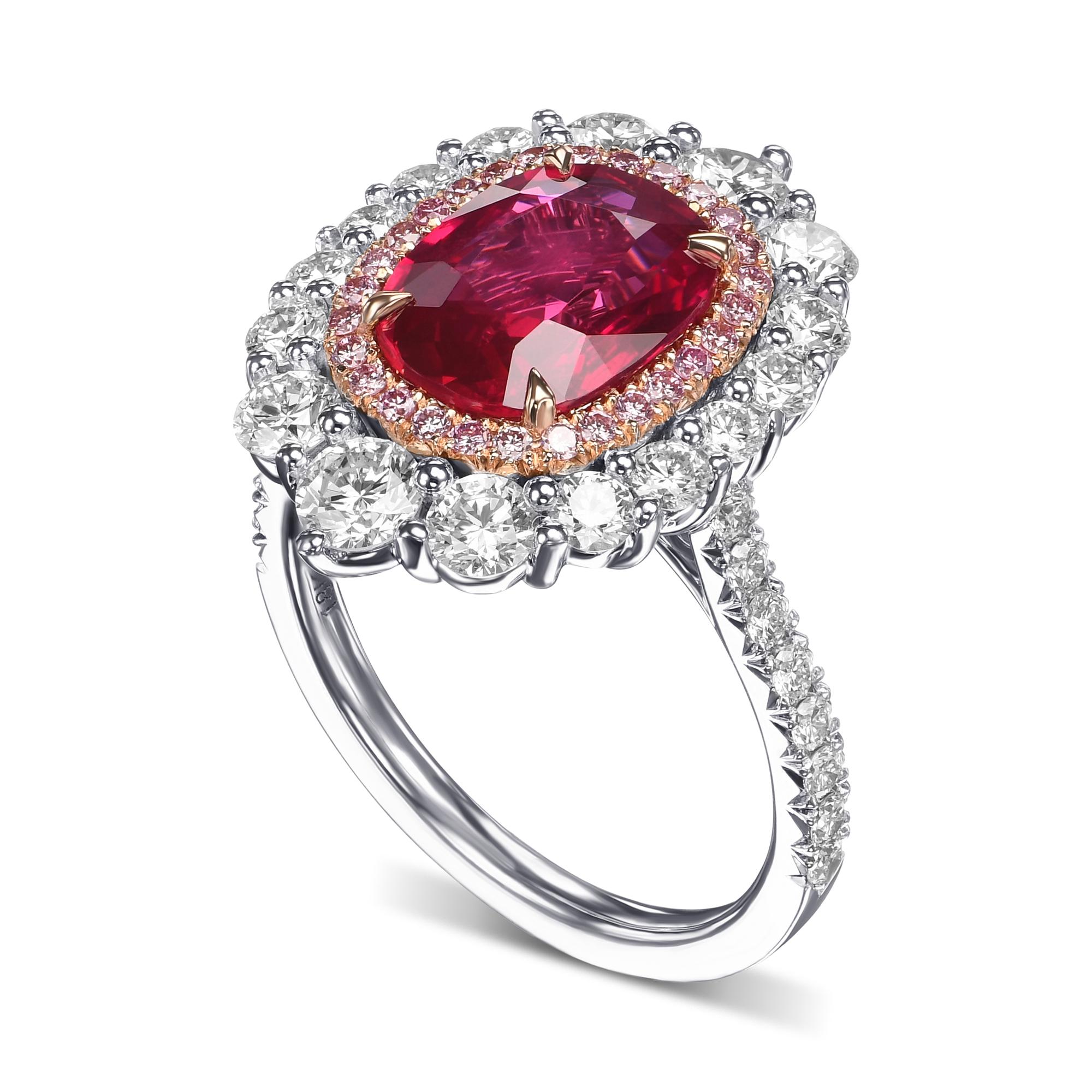 3,05 cts Certified Cushion Mosambik Rubin und Diamant Double Halo Ring (Moderne) im Angebot