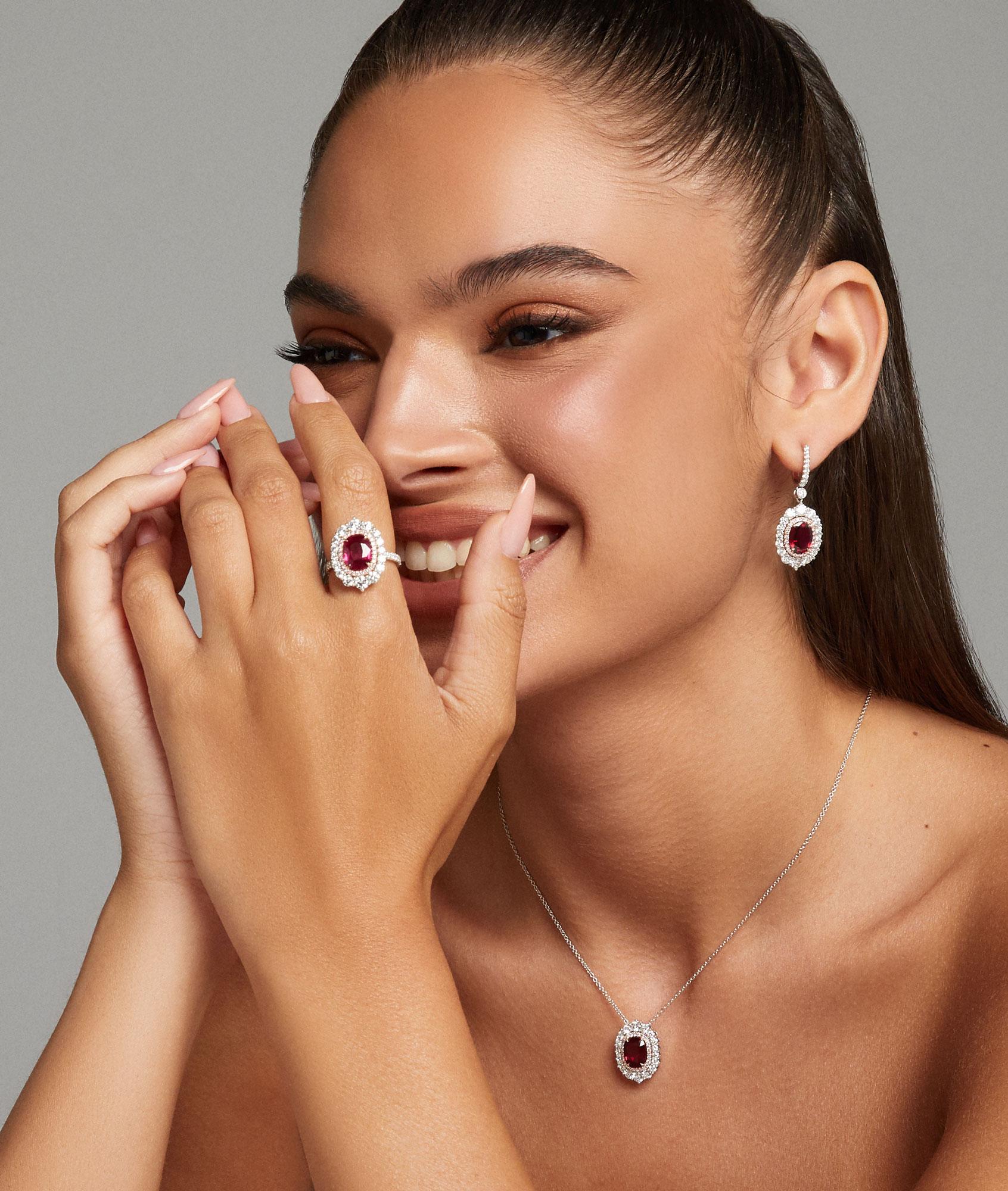 3,05 cts Certified Cushion Mosambik Rubin und Diamant Double Halo Ring im Zustand „Neu“ im Angebot in New York, NY