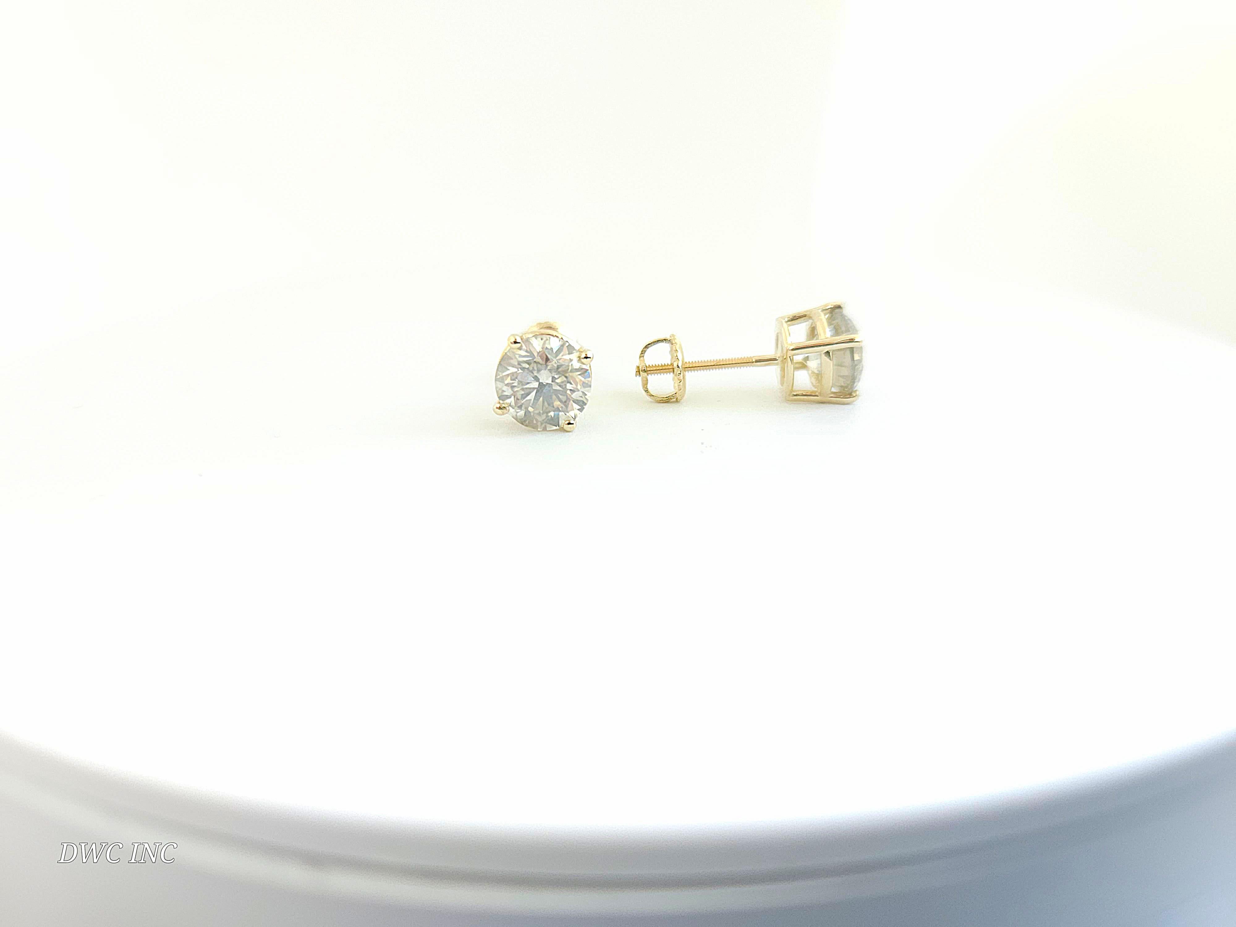 3.05 Ctw Natural Diamond Round Squareback Studs Yellow Gold In New Condition For Sale In Great Neck, NY