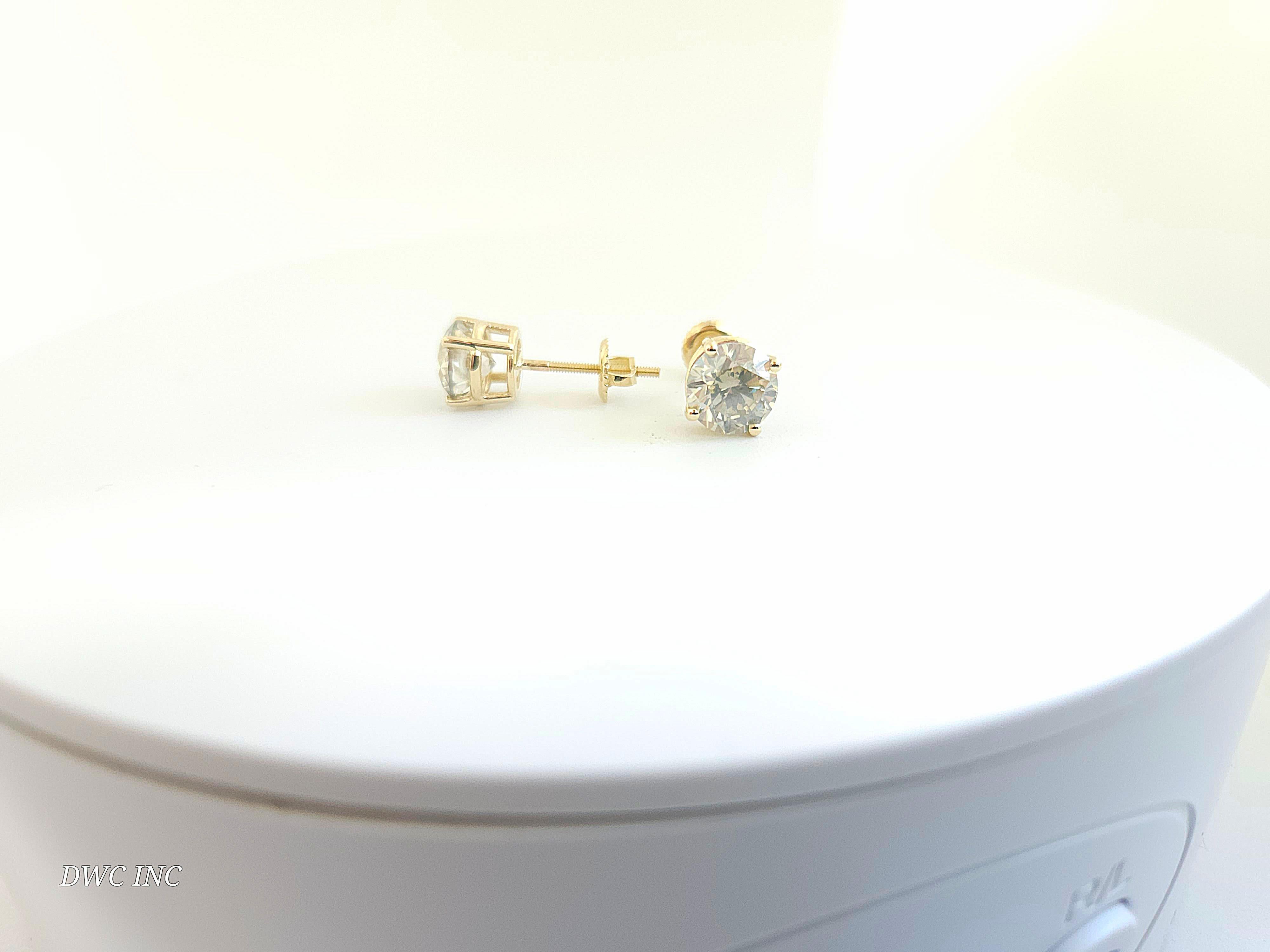 Women's or Men's 3.05 Ctw Natural Diamond Round Squareback Studs Yellow Gold For Sale