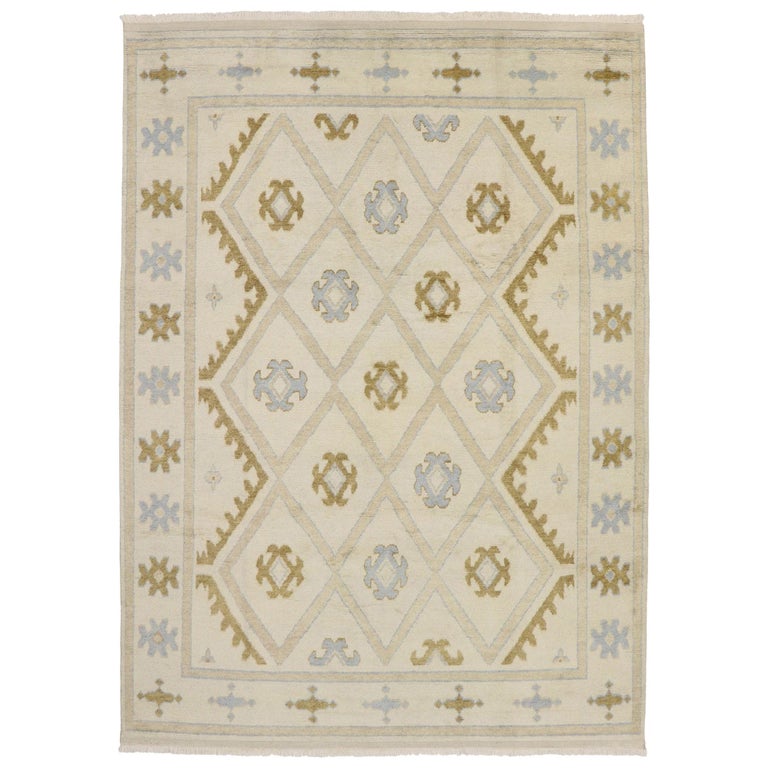 New Contemporary Moroccan Style Rug with Modern Style For Sale