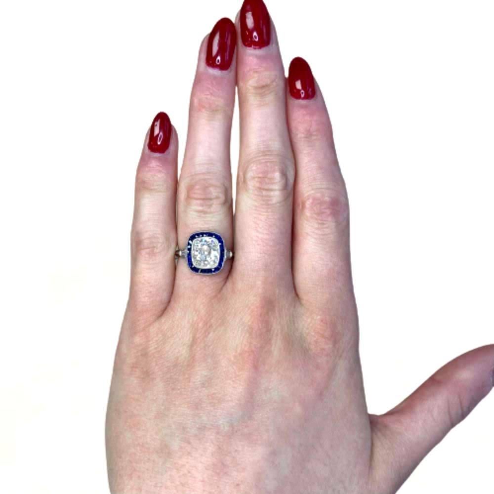 Taille émeraude Bague de fiançailles en platine avec diamant taille émeraude de 3,05 carats de pureté VS1 et halo de saphirs en vente