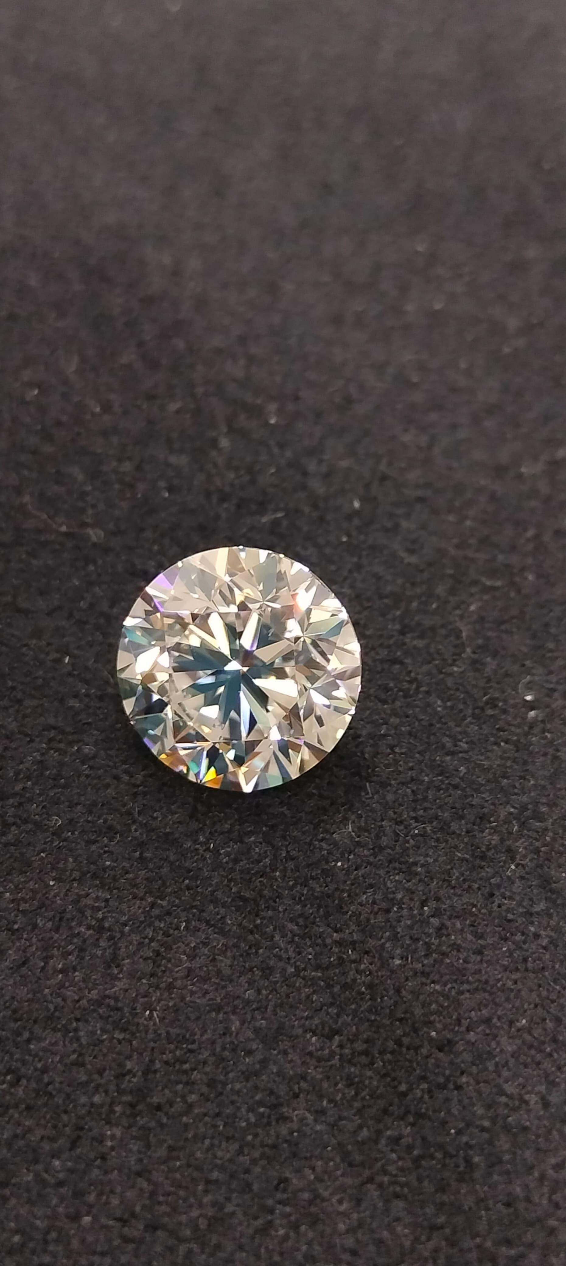 Natural Diamond graded by IGI.
                      
Shape: Round Brilliant
Weight: 3.05 CT
Color: D
Clarity: VS1
Cut: Good
Polish: Excellent
Symmetry: Very good
Fluorescence: Slight
Laser inscription : IGI 628492059
