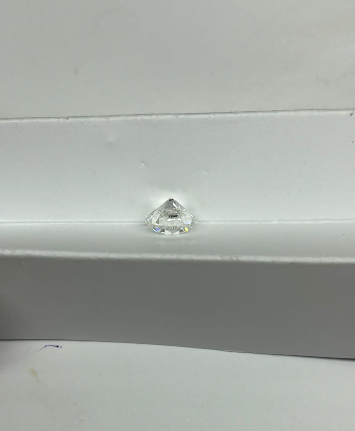 Brilliante rotondo certificato IGI da 3,05 ct. in vendita 3