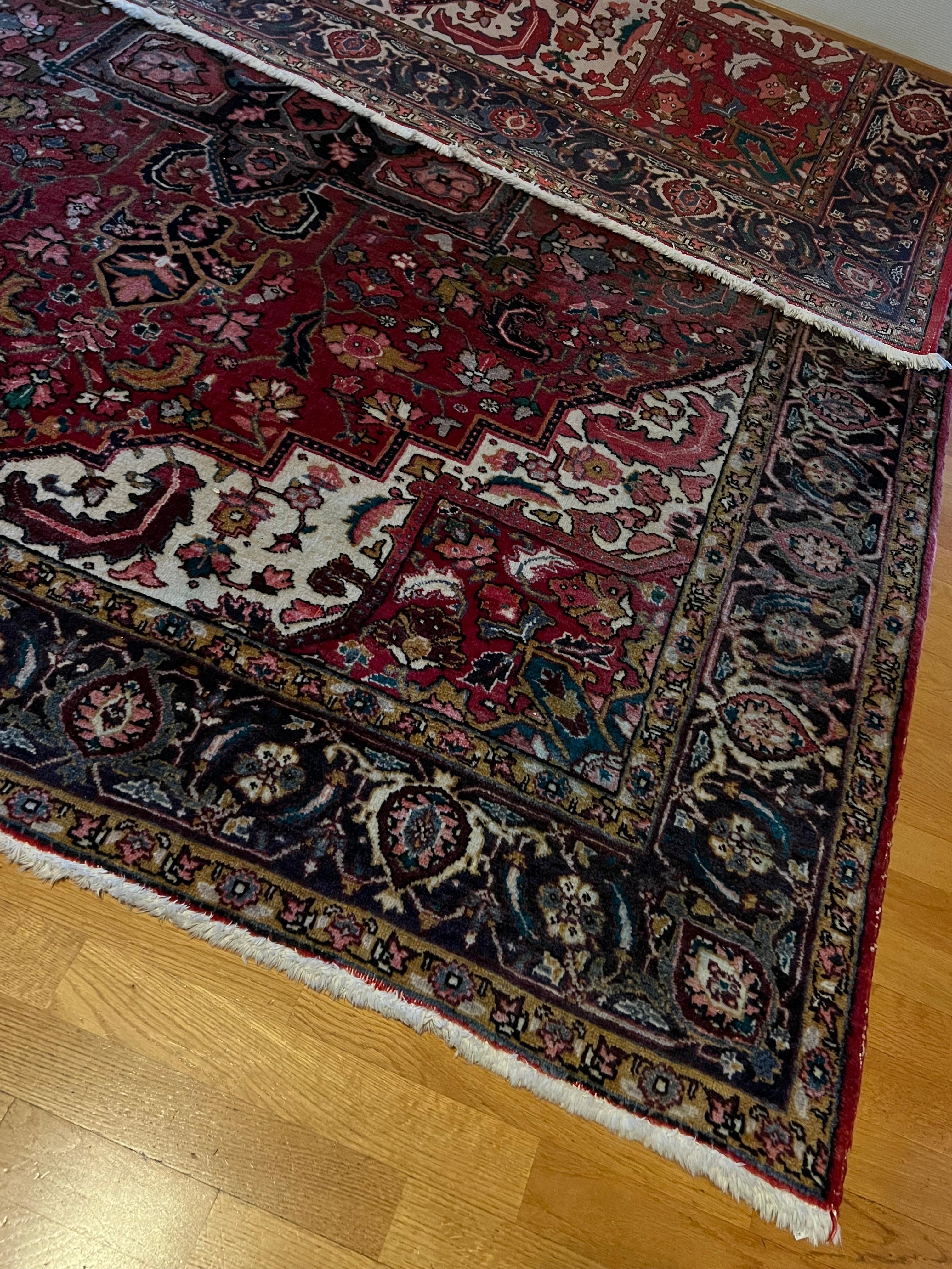 305x240 cm Tappeto persiano Hariz di grandi dimensioni, annodato a mano in lana In condizioni buone in vendita a Skien, NO