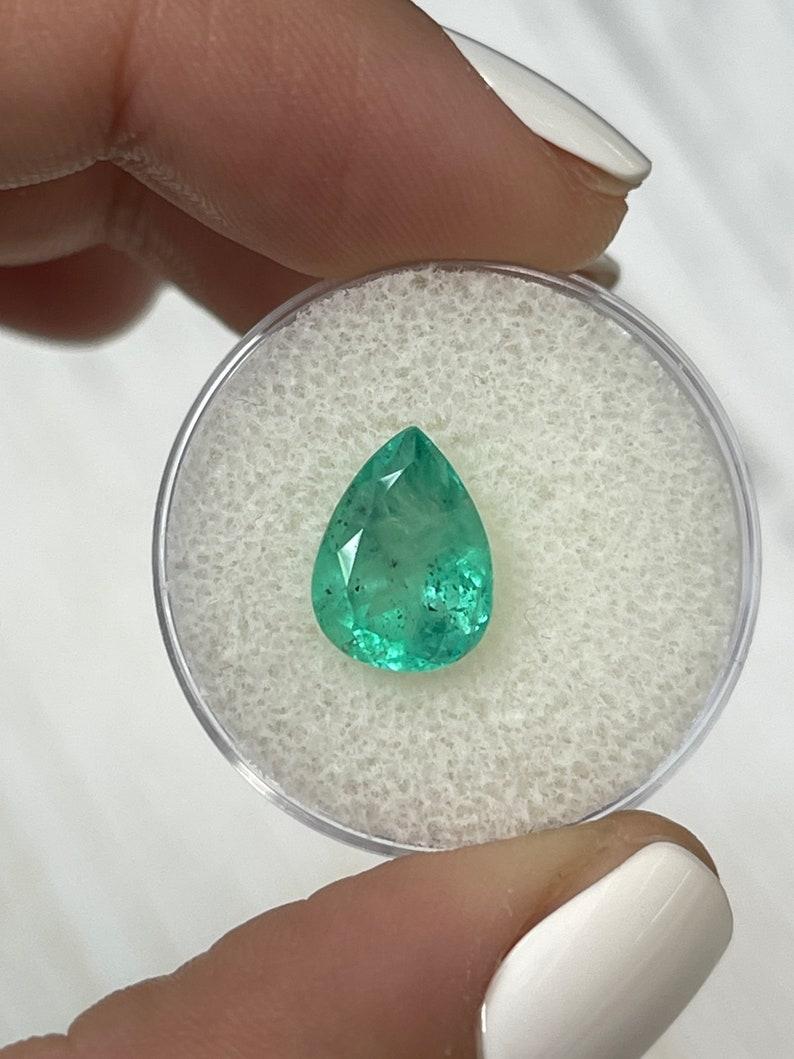 3,06 Karat 11x8 Freckled natürlicher loser kolumbianischer Smaragd im Birnenschliff - Tropfenschliff Mai (Moderne) im Angebot