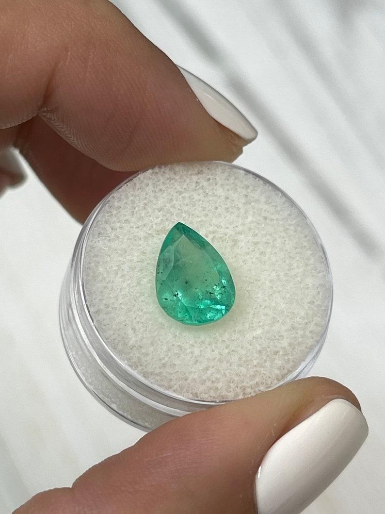 3,06 Karat 11x8 Freckled natürlicher loser kolumbianischer Smaragd im Birnenschliff - Tropfenschliff Mai im Zustand „Neu“ im Angebot in Jupiter, FL