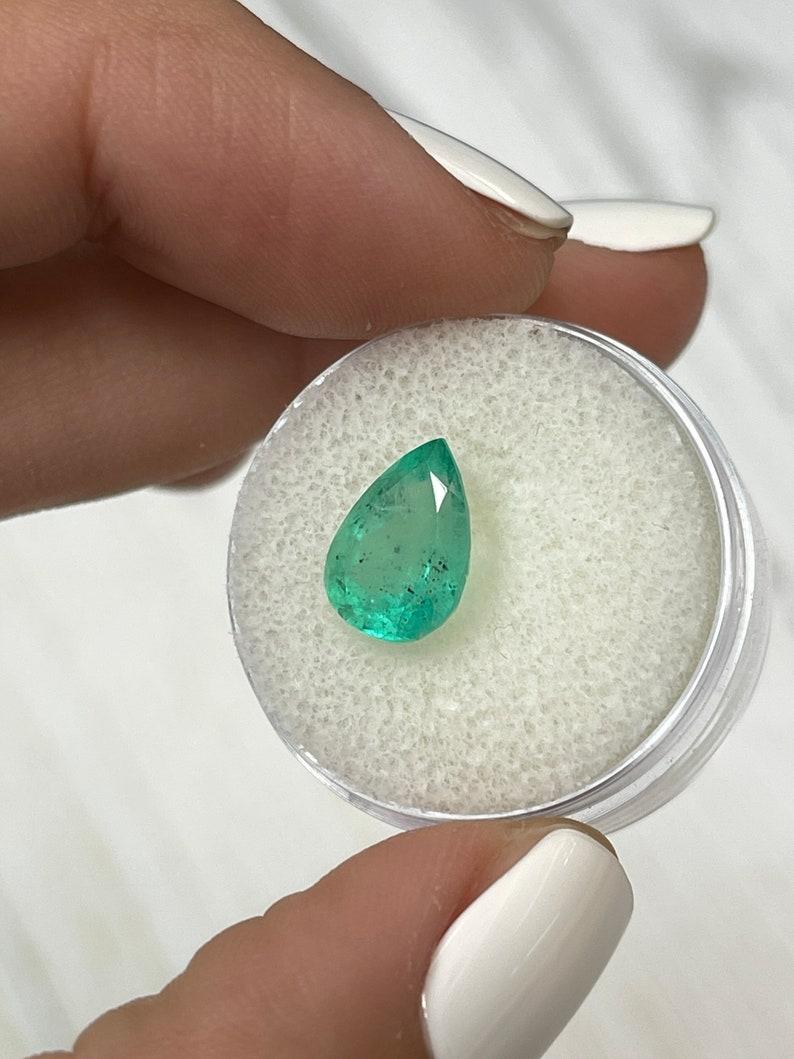 3,06 Karat 11x8 Freckled natürlicher loser kolumbianischer Smaragd im Birnenschliff - Tropfenschliff Mai Damen im Angebot