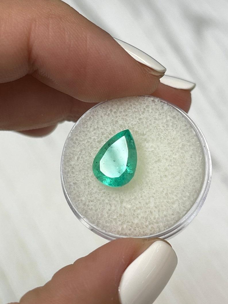 3,06 Karat 11x8 Freckled natürlicher loser kolumbianischer Smaragd im Birnenschliff - Tropfenschliff Mai im Angebot 1
