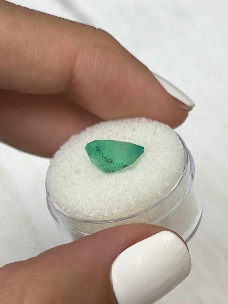 3,06 Karat 11x8 Freckled natürlicher loser kolumbianischer Smaragd im Birnenschliff - Tropfenschliff Mai im Angebot 2
