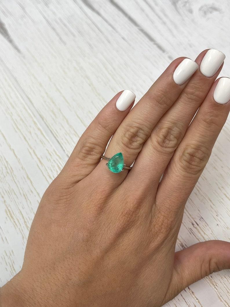 3,06 Karat 11x8 Freckled natürlicher loser kolumbianischer Smaragd im Birnenschliff - Tropfenschliff Mai im Angebot 3