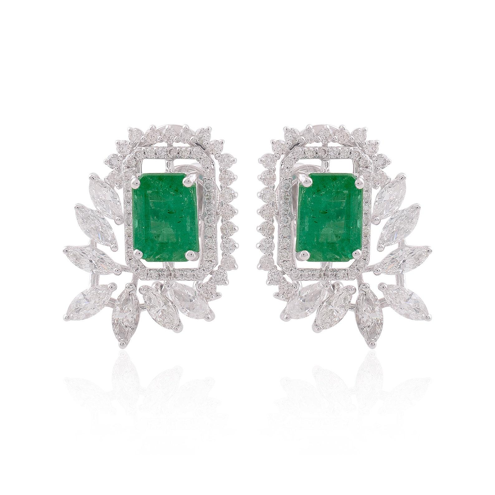 Contemporary 3.06 Carat Emerald Diamond 14 Karat Gold Earrings For Sale