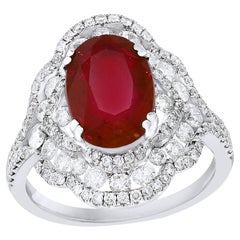 Bague cocktail en or blanc 18 carats avec diamants et rubis ovale de 3,06 carats