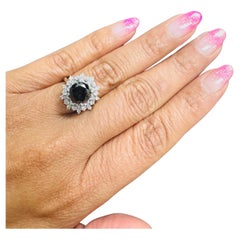 Anillo de cóctel de oro blanco con diamante negro de corte redondo de 3,06 quilates