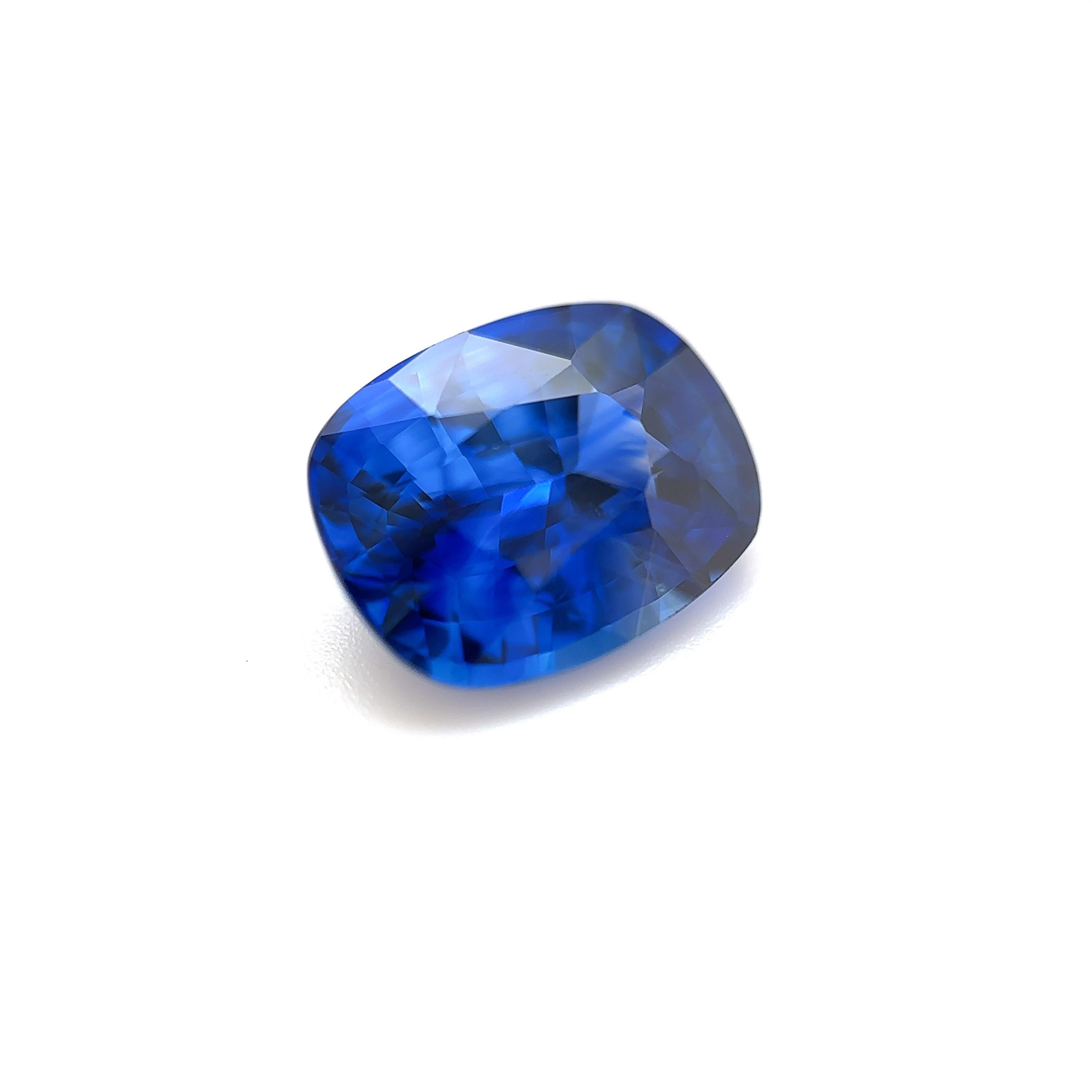 3.06 Carat Royal Blue Natural Sapphire Loose Stone Cushion(Customization Option) In New Condition For Sale In London, GB