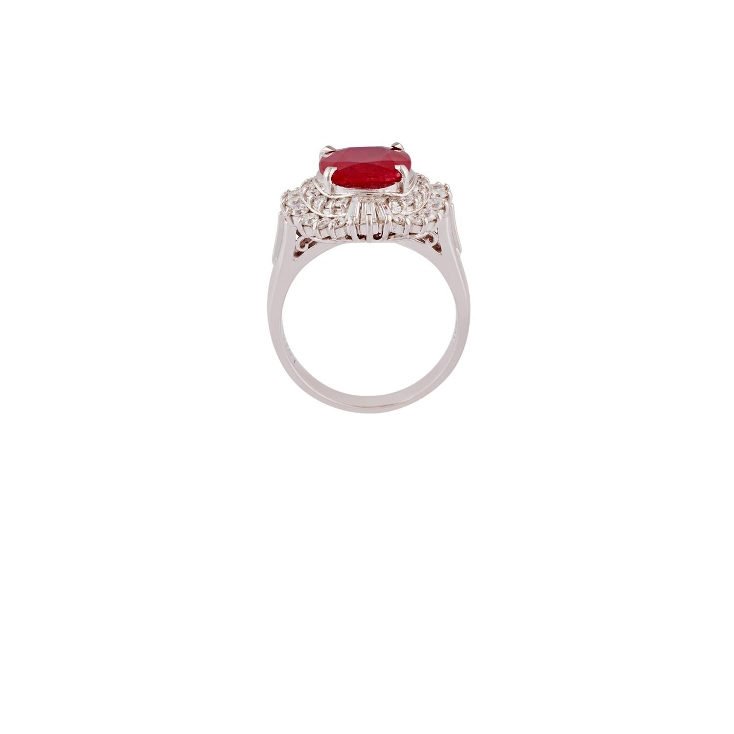Contemporary 3.06 Carat Ruby & Diamond Ring Studded in 18K White Gold