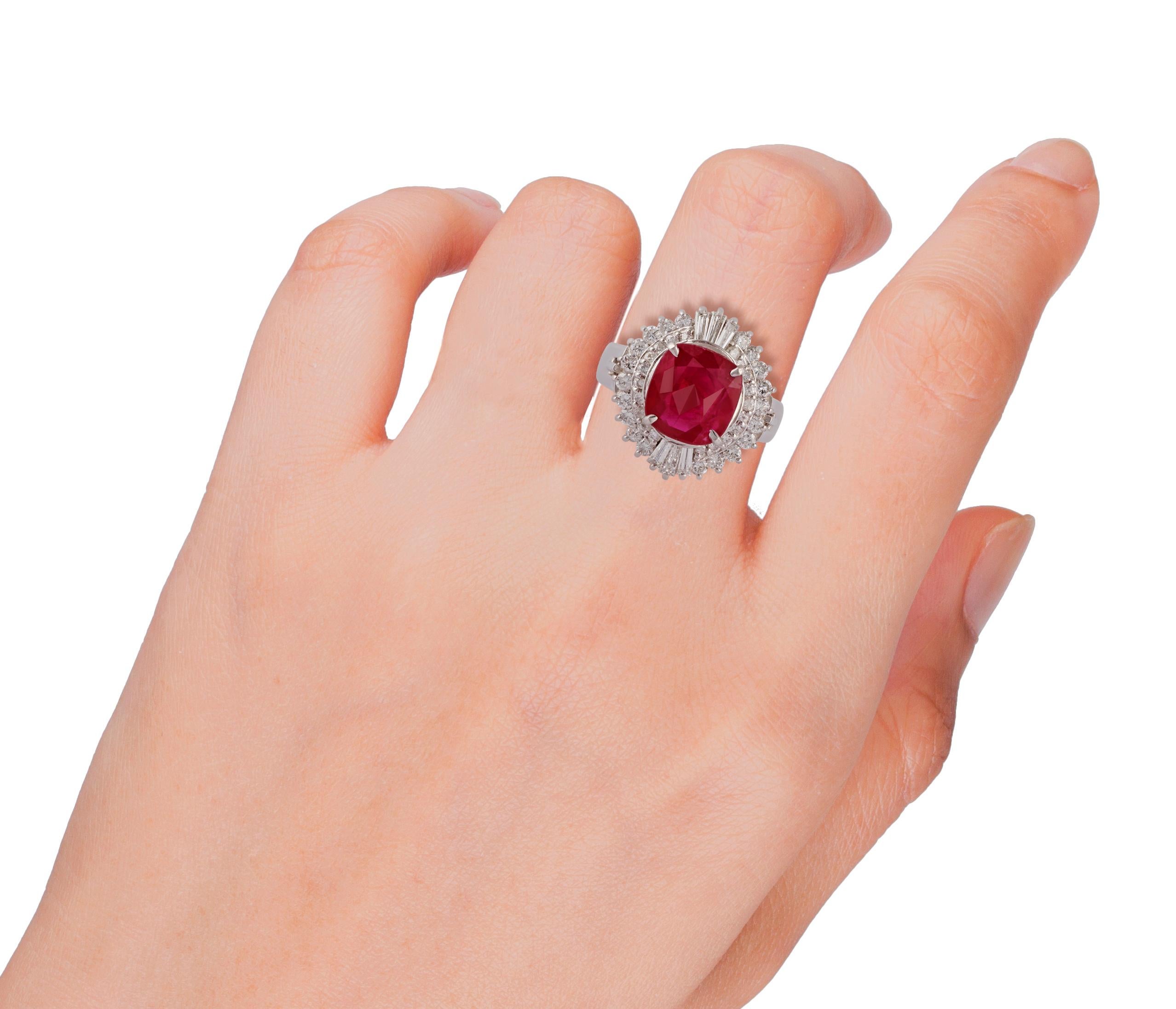 3.06 Carat Ruby & Diamond Ring Studded in 18K White Gold In New Condition In Jaipur, Rajasthan