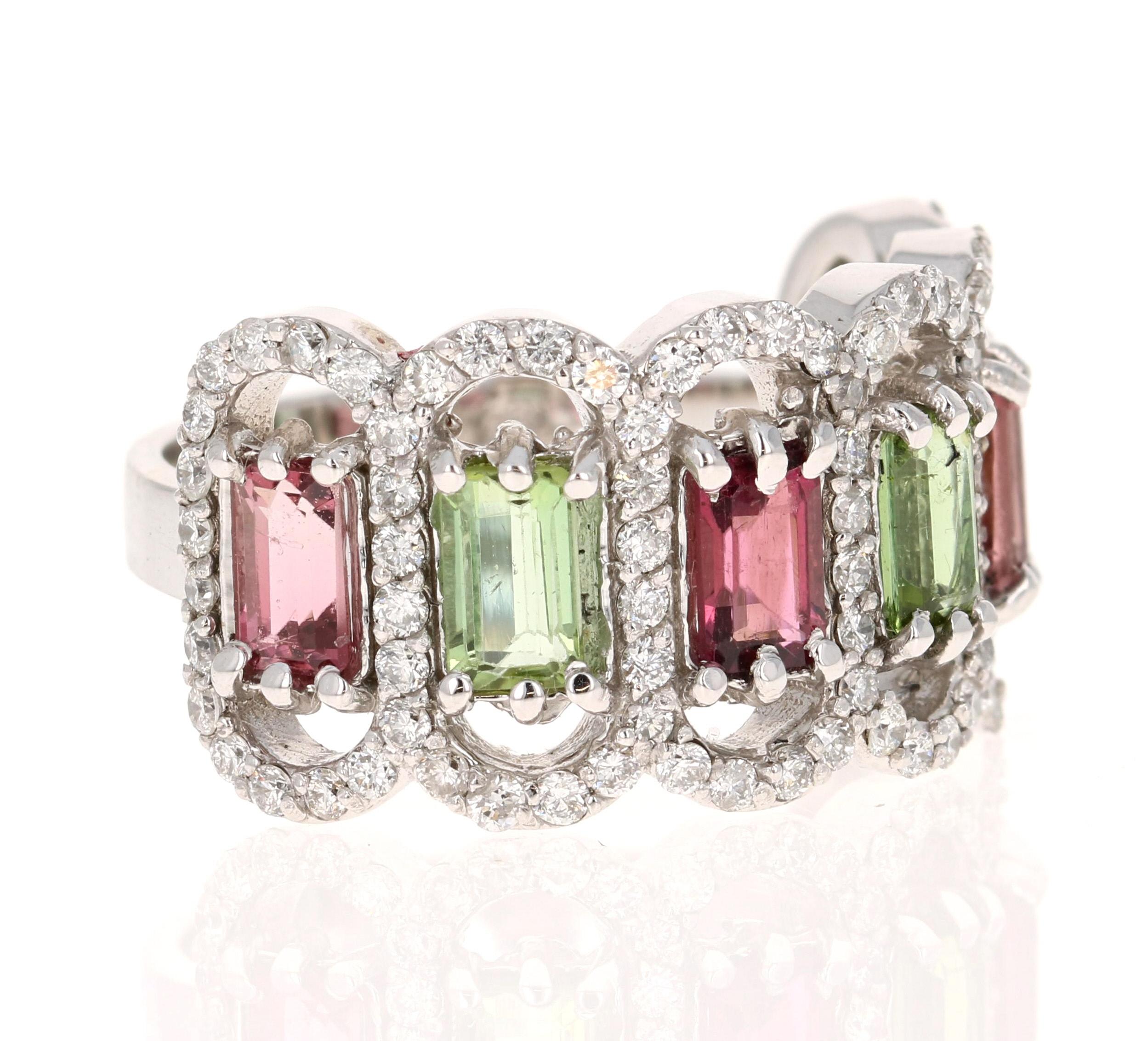 Fascia da cocktail in oro bianco con tormalina e diamanti da 3,06 carati

Questo splendido bracciale da cocktail ha 6 bellissime tormaline verdi e bordeaux con taglio a baguette del peso di 2,23 carati ed è circondato da 90 diamanti con taglio