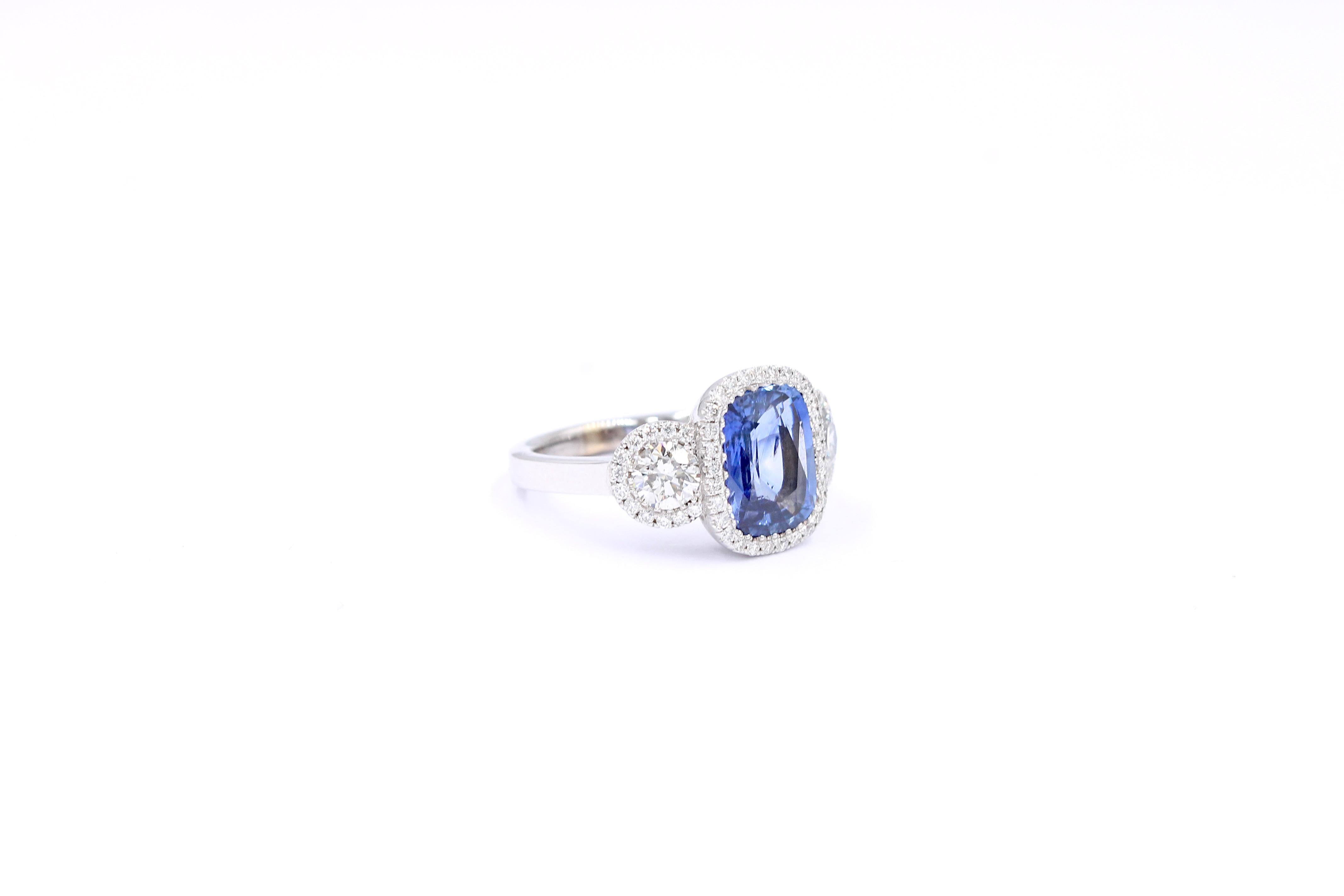 Cushion Cut 3.06 Carats Ceylon blue sapphire and diamond ring  For Sale