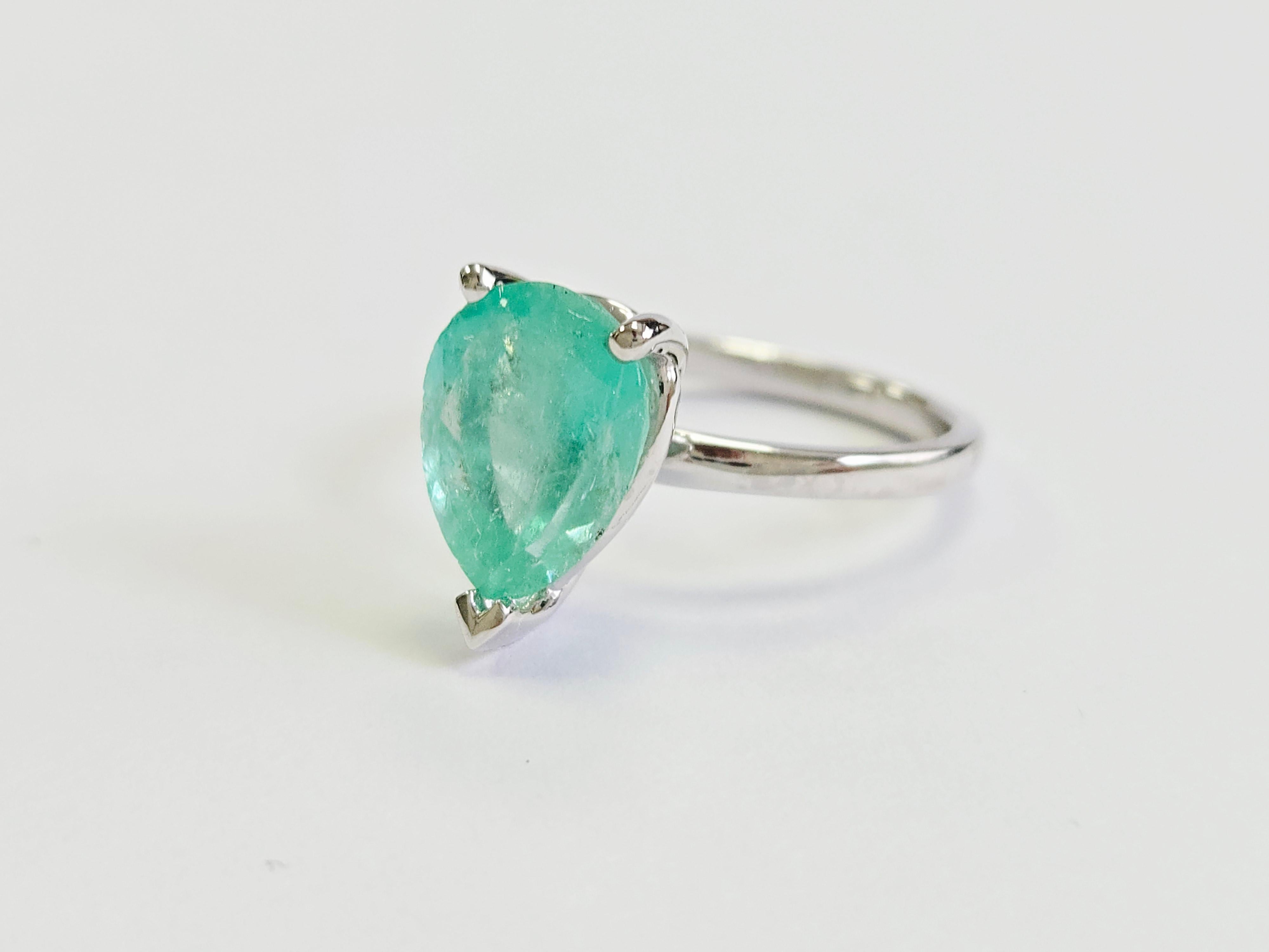 Women's 3.06 Carats Colombian Emerald Pear Shape Ring White Gold 14 Karat For Sale