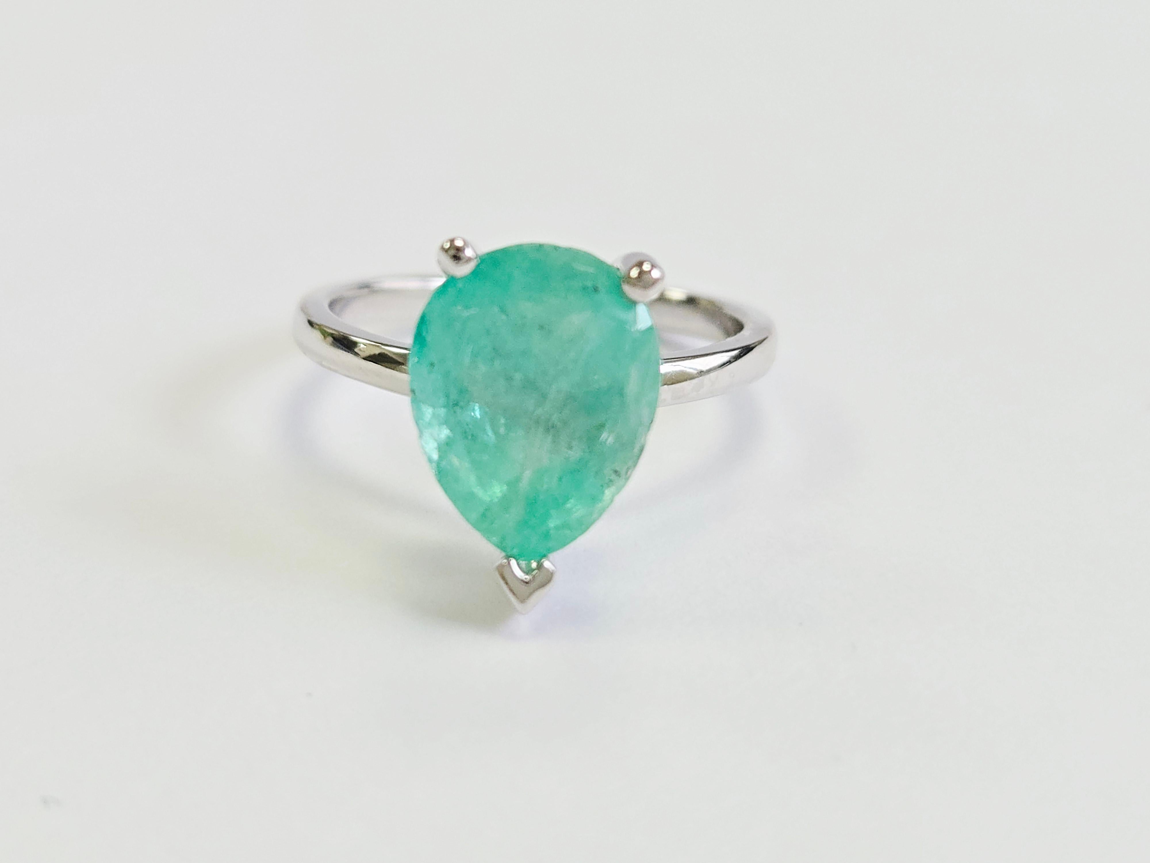 3.06 Carats Colombian Emerald Pear Shape Ring White Gold 14 Karat For Sale 1
