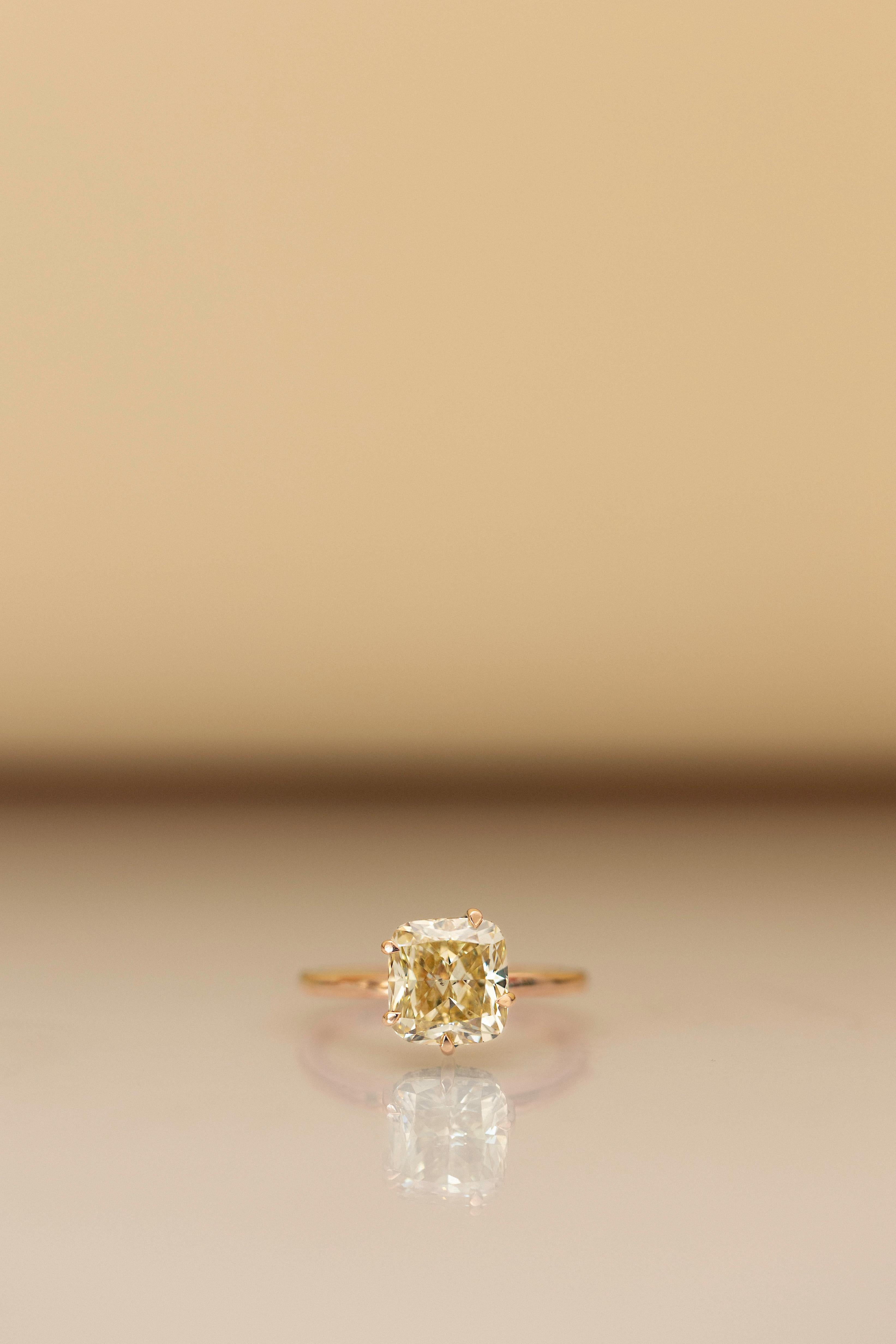 Bague fantaisie jaune coussin en or rose avec diamants latéraux de 3,06 carats Neuf - En vente à Brasschaat, BE