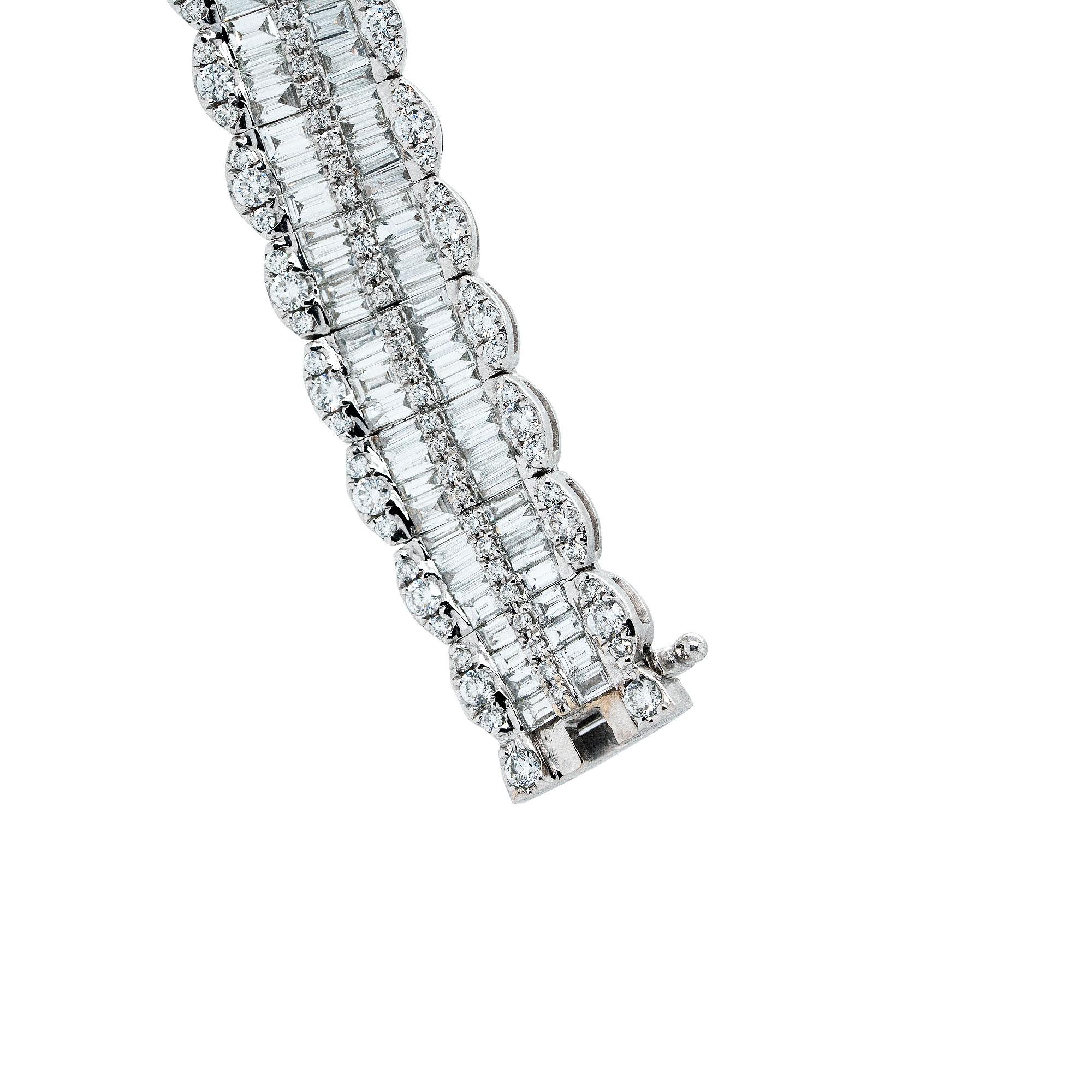 18k White Gold 30.68ctw Round & Baguette Illusion Set Diamond Necklace For Sale 1