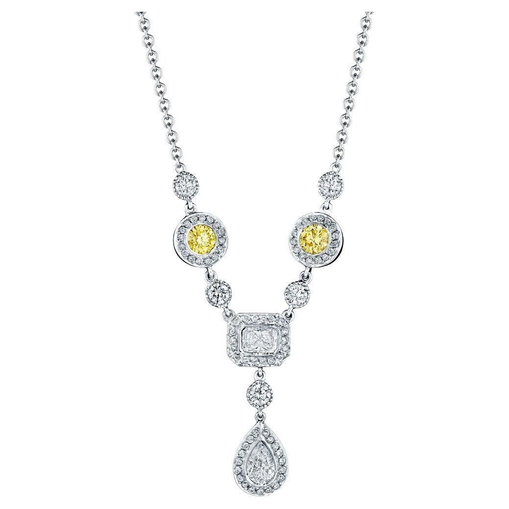 3,06 Karat mehrfarbige Diamant-Halskette aus 18KT Gold im Angebot