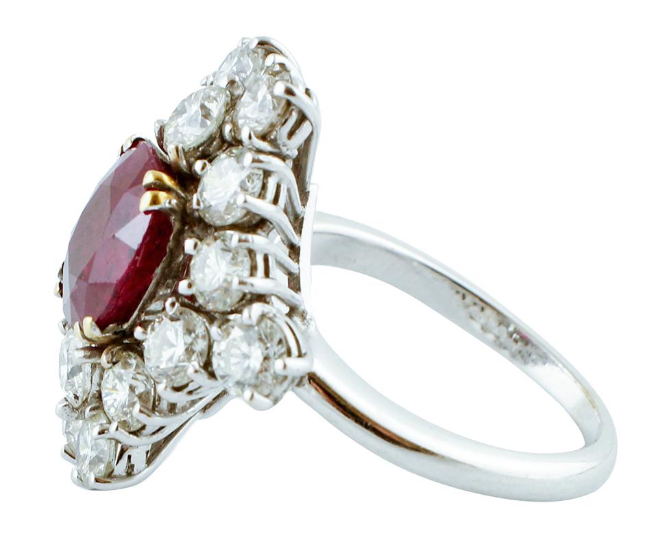 Ring in 18k white gold structure, mounted with a 3.06ct central ruby, surrounded by 3.31ct of high quality white diamonds.
The origin of this ring goes back to the 1970s, it was totally handmade by Italian master goldsmiths and it is in perfect