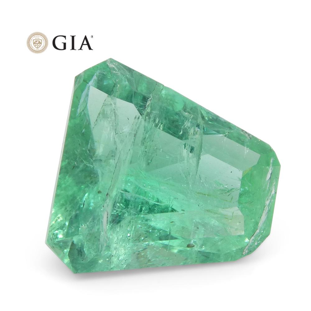 3.06ct Shield Emerald GIA Certified Ethiopian F1/Minor For Sale 6
