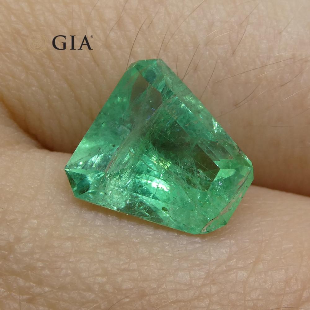 3.06ct Shield Emerald GIA Certified Ethiopian F1/Minor For Sale 8