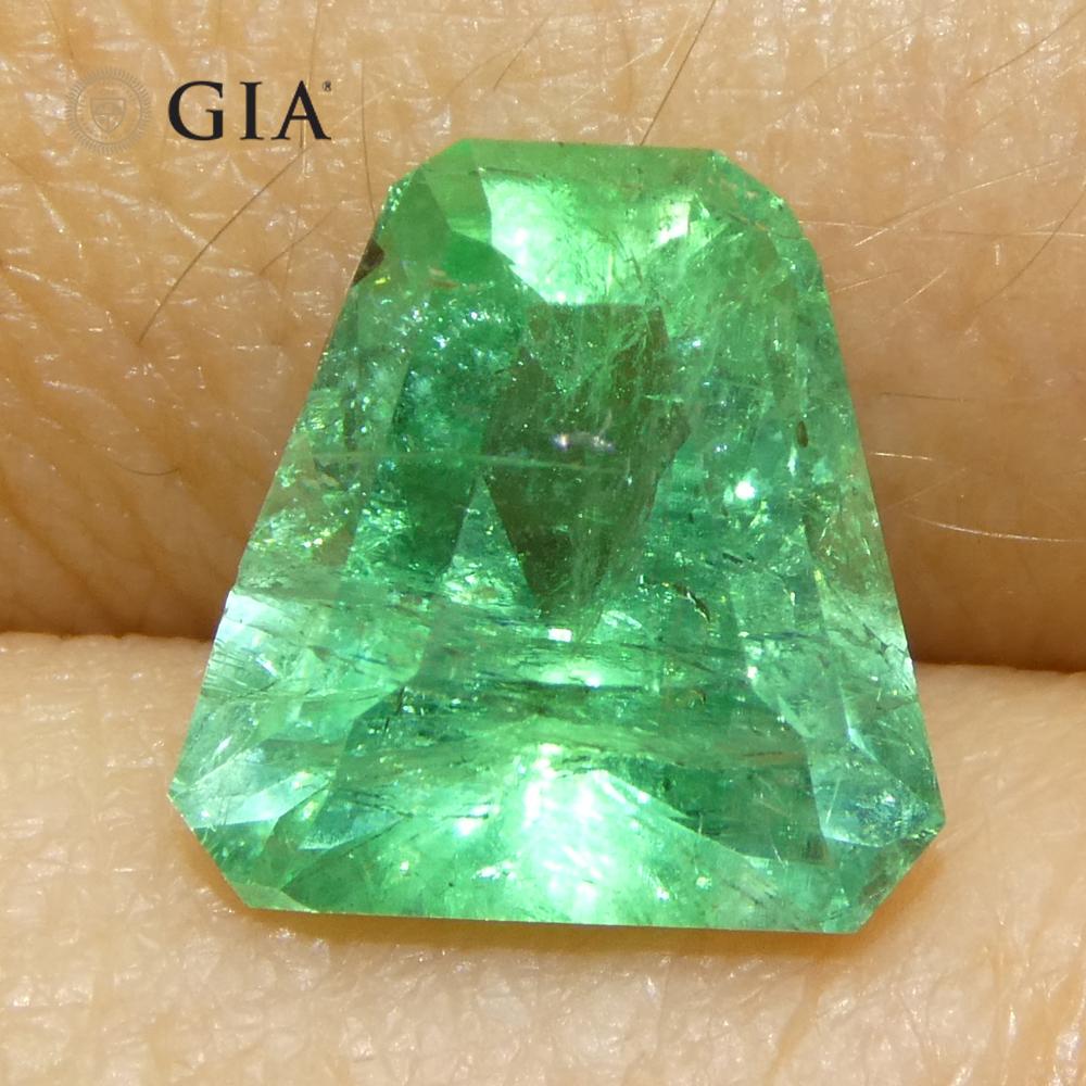 3.06ct Shield Emerald GIA Certified Ethiopian F1/Minor For Sale 8