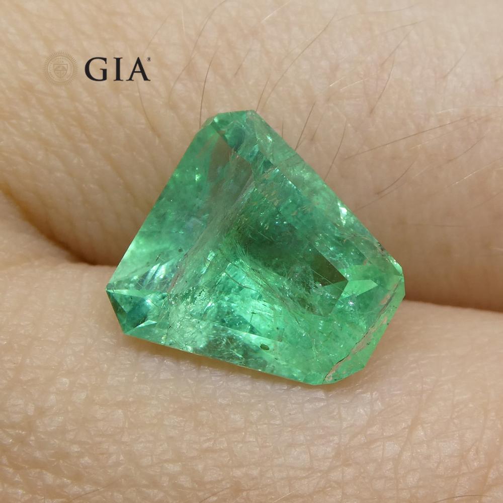 3.06ct Shield Emerald GIA Certified Ethiopian F1/Minor For Sale 9