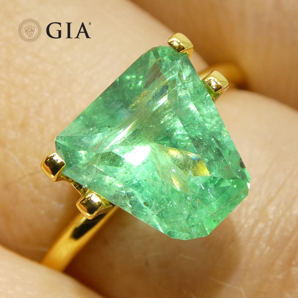 3.06ct Shield Emerald GIA Certified Ethiopian F1/Minor For Sale 9