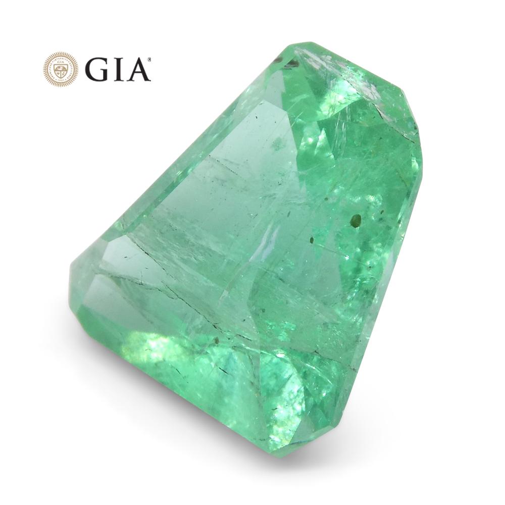 3.06ct Shield Emerald GIA Certified Ethiopian F1/Minor For Sale 10