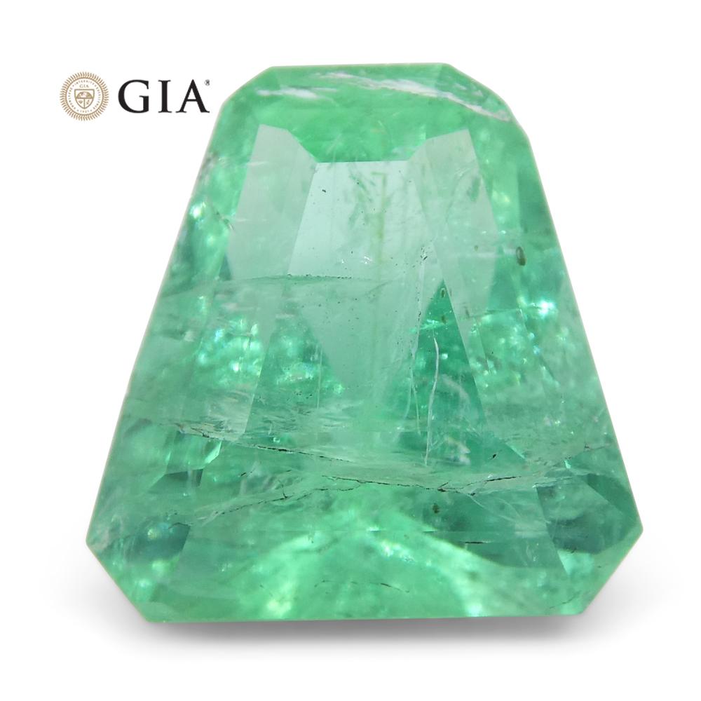 3.06ct Shield Emerald GIA Certified Ethiopian F1/Minor For Sale 11