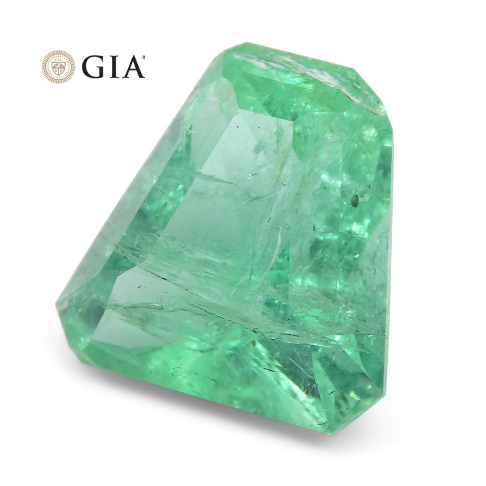 3.06ct Shield Emerald GIA Certified Ethiopian F1/Minor In New Condition For Sale In Toronto, Ontario