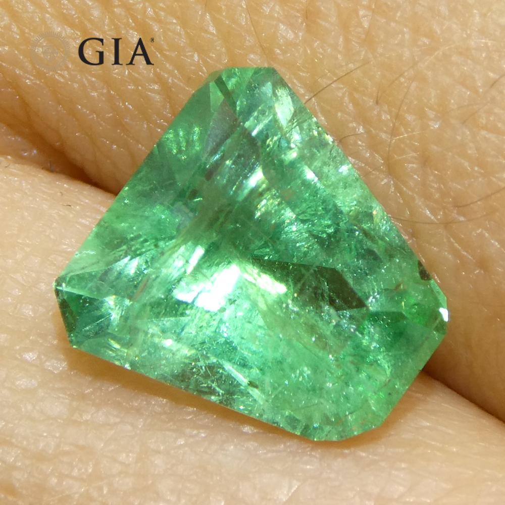 Women's or Men's 3.06ct Shield Emerald GIA Certified Ethiopian F1/Minor For Sale