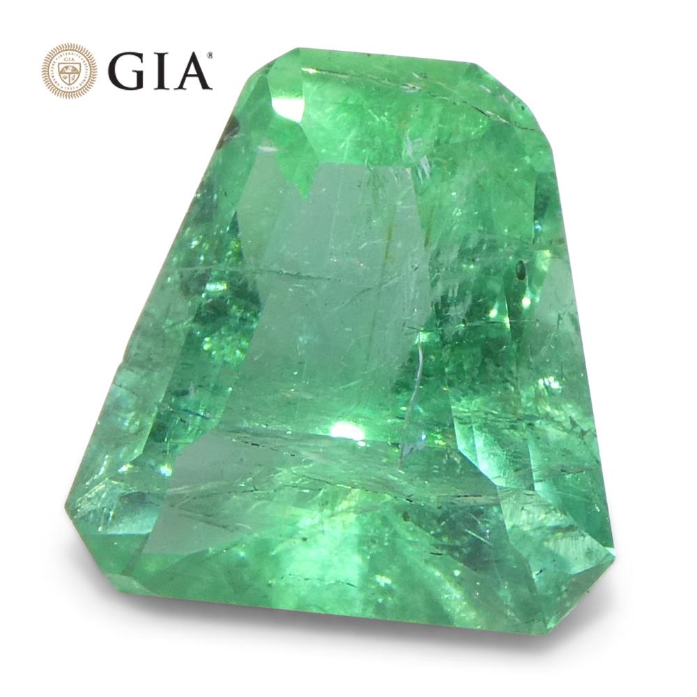 3.06ct Shield Emerald GIA Certified Ethiopian F1/Minor For Sale 1