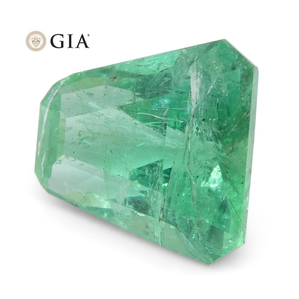 3.06ct Shield Emerald GIA Certified Ethiopian F1/Minor For Sale 2